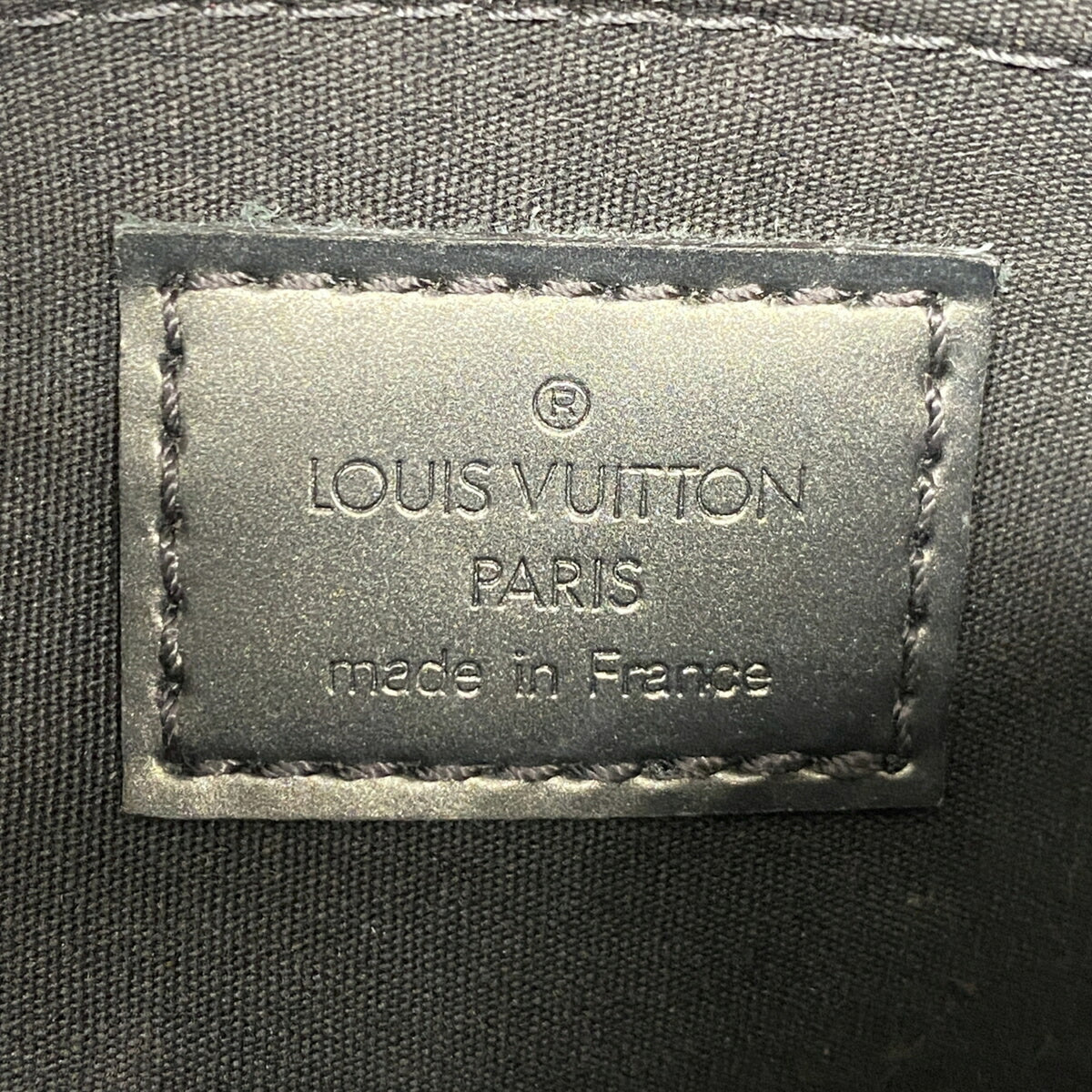 Louis Vuitton Noir Handbag (Pre-Owned)