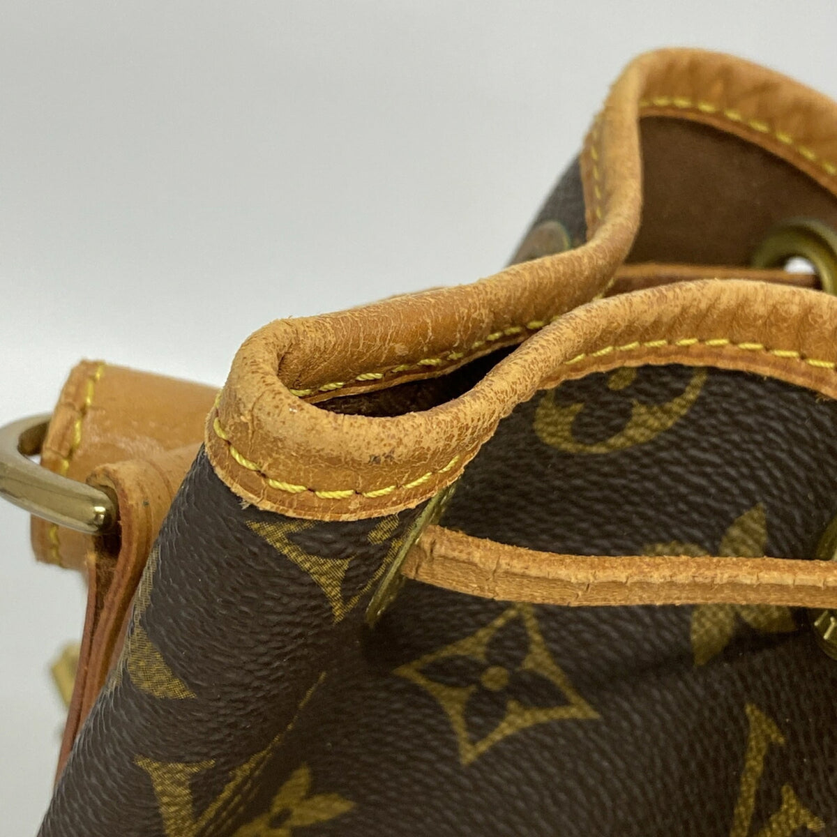 Louis Vuitton Brown Shoulder Bag (Pre-Owned)