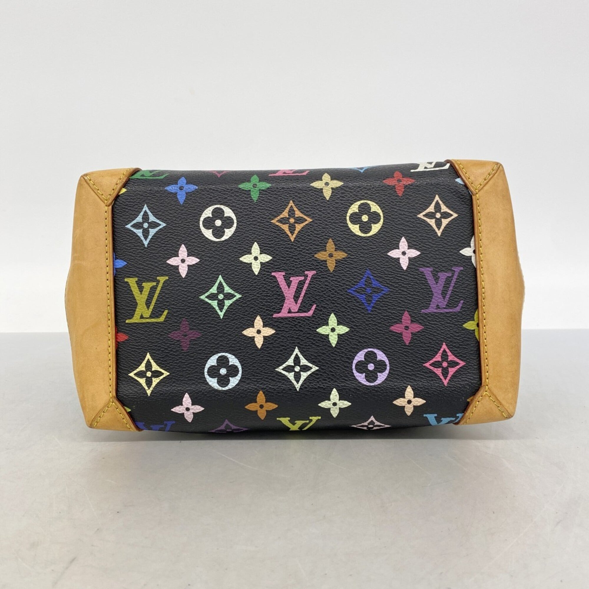 Louis Vuitton Noir Handbag (Pre-Owned)