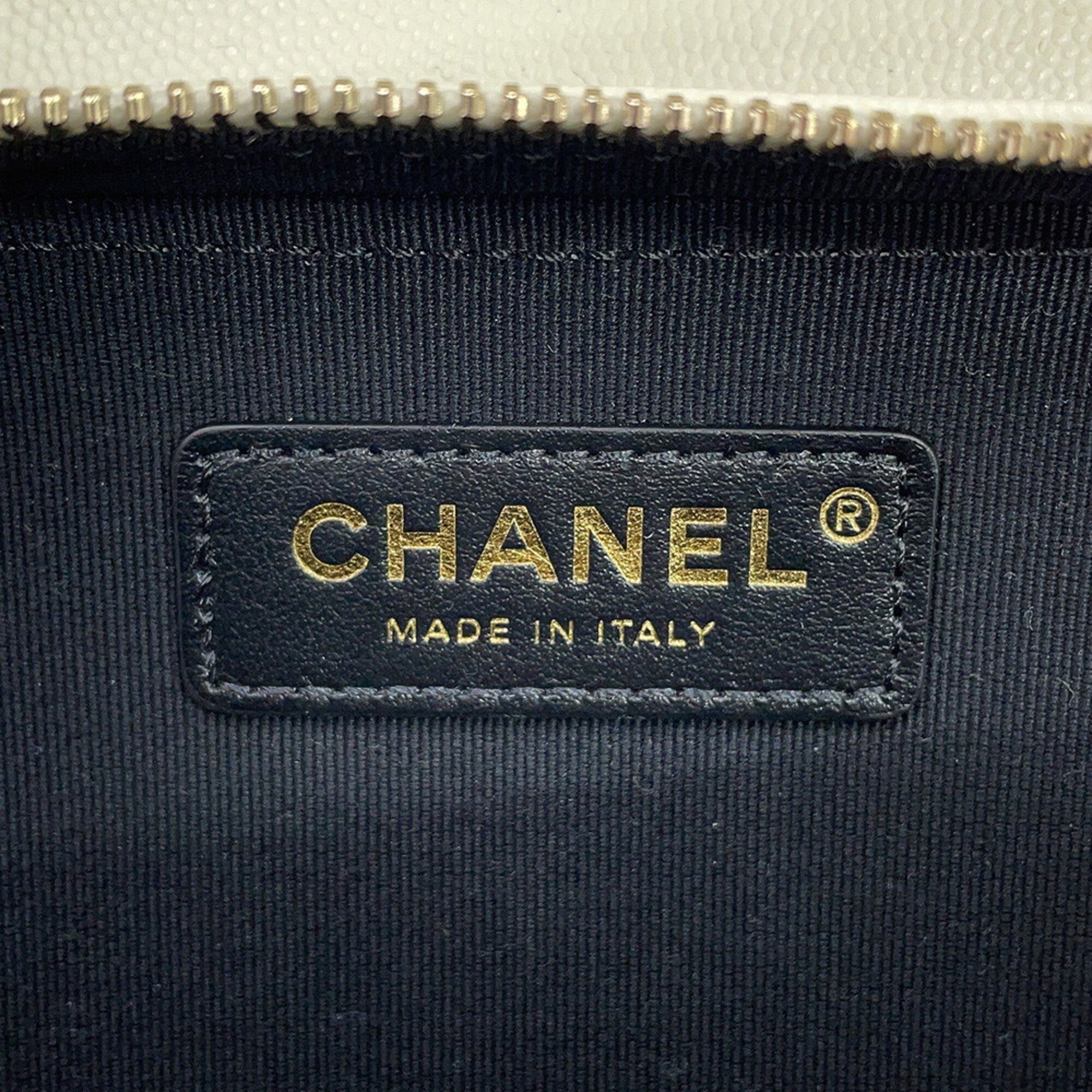 Chanel Matelasse White Grained Calfskin Handbag Shoulder Bag (Pre-Owned)