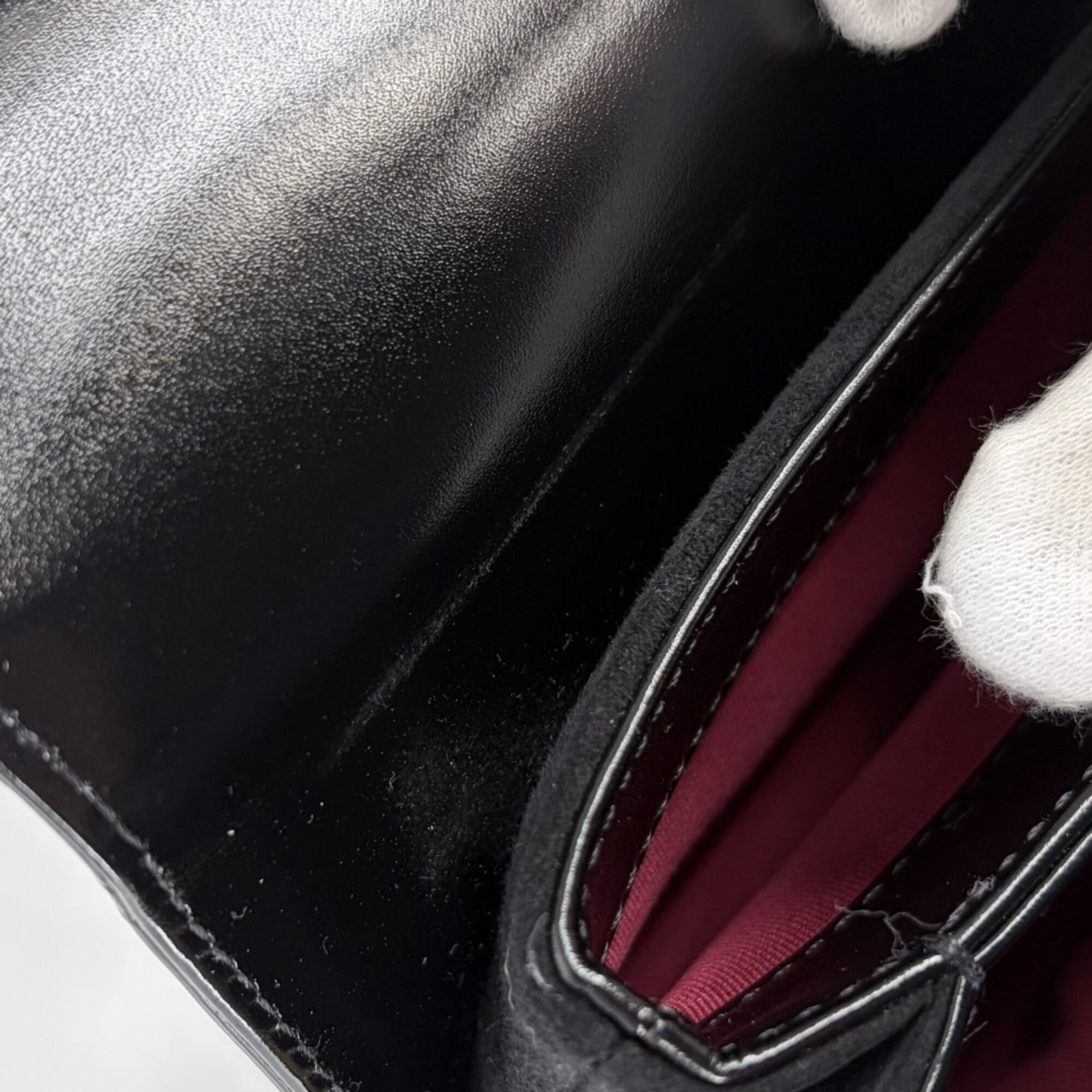 Chanel Black Leather Shoulder Bag (Pre-Owned)