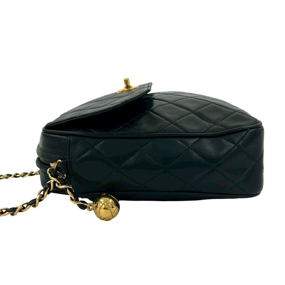 Chanel Matelasse Black Leather Shoulder Bag (Pre-Owned)