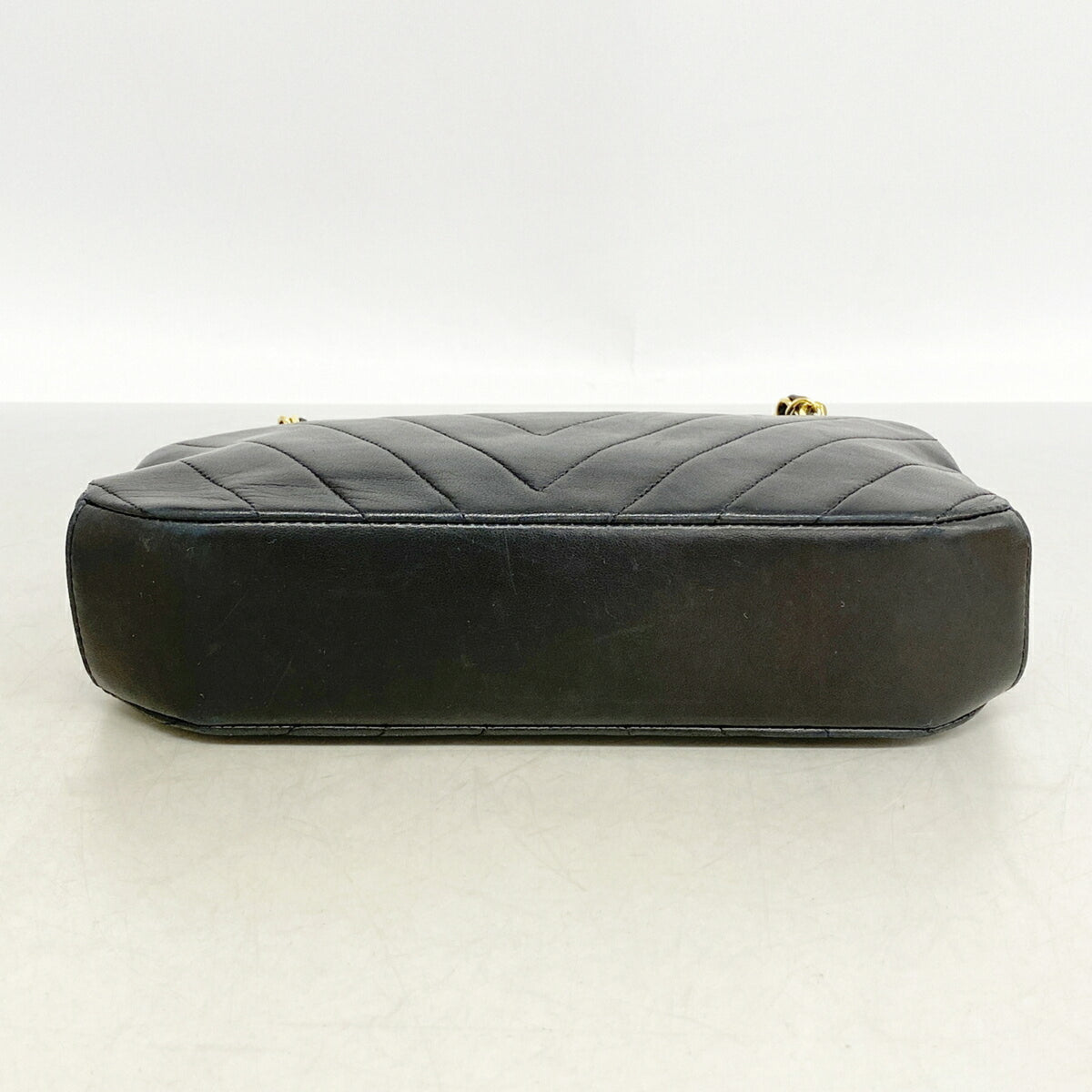 Chanel Black Leather Shoulder Bag (Pre-Owned)