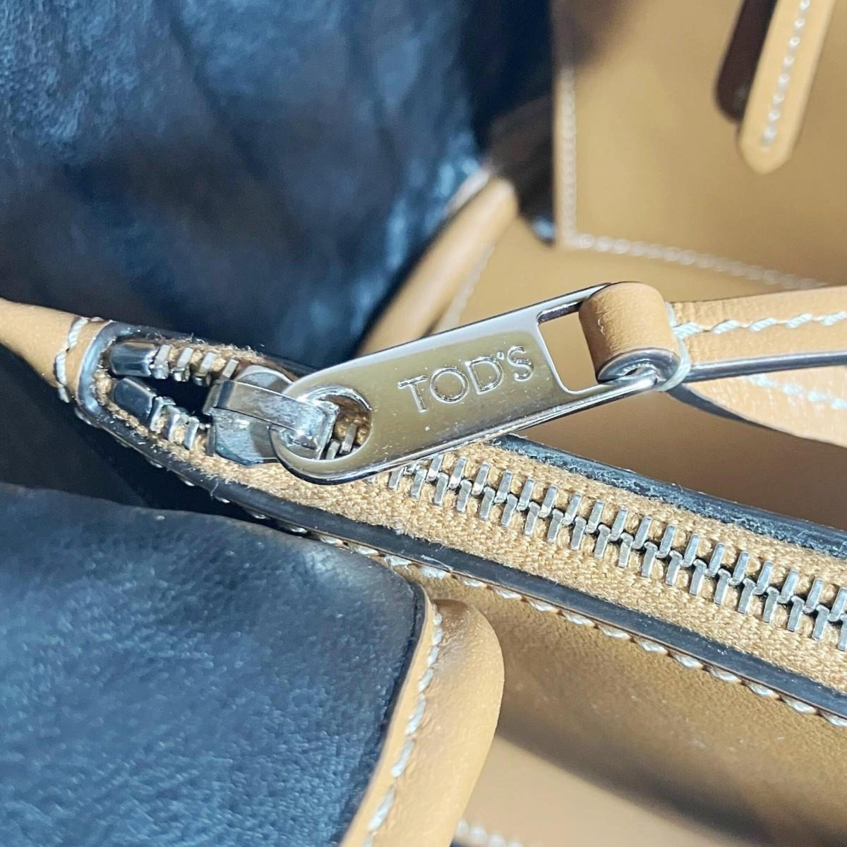 Tod's Beige Canvas Leather Handbag (Pre-Owned)