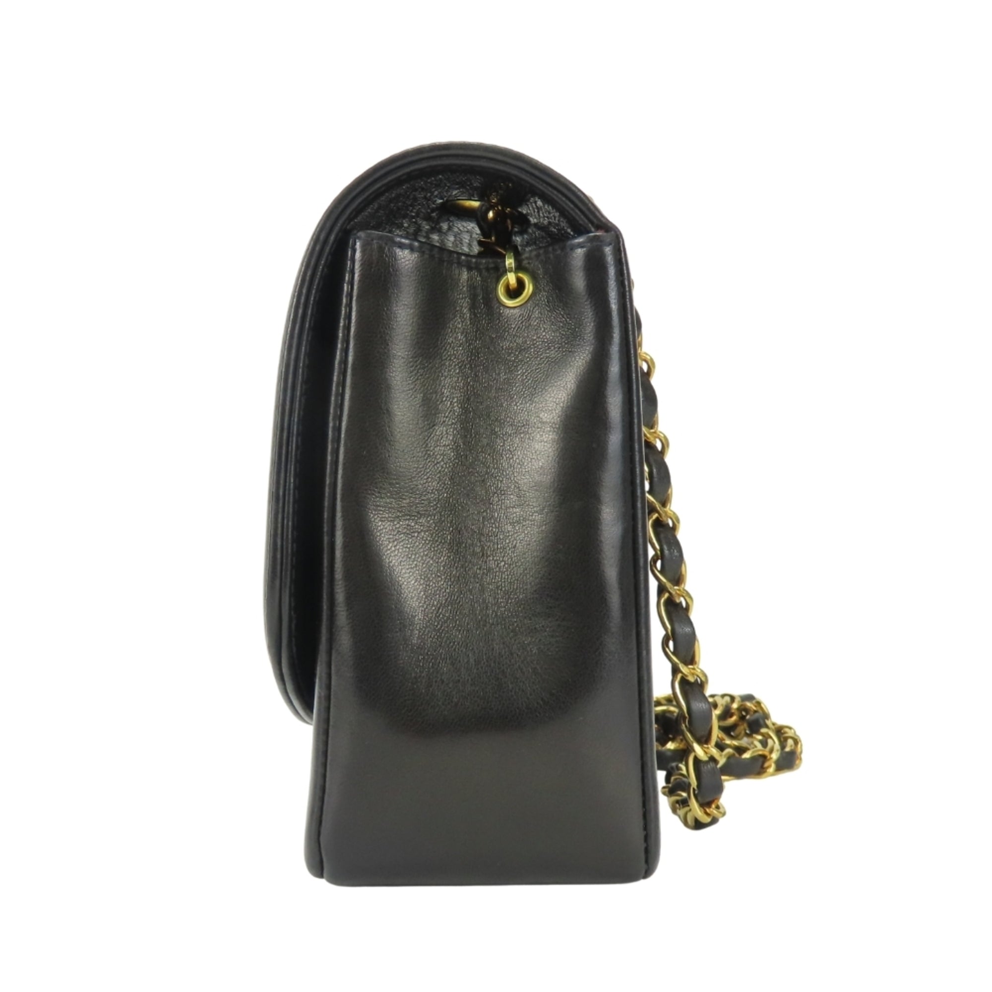 Chanel Black Leather Shoulder Bag (Pre-Owned)