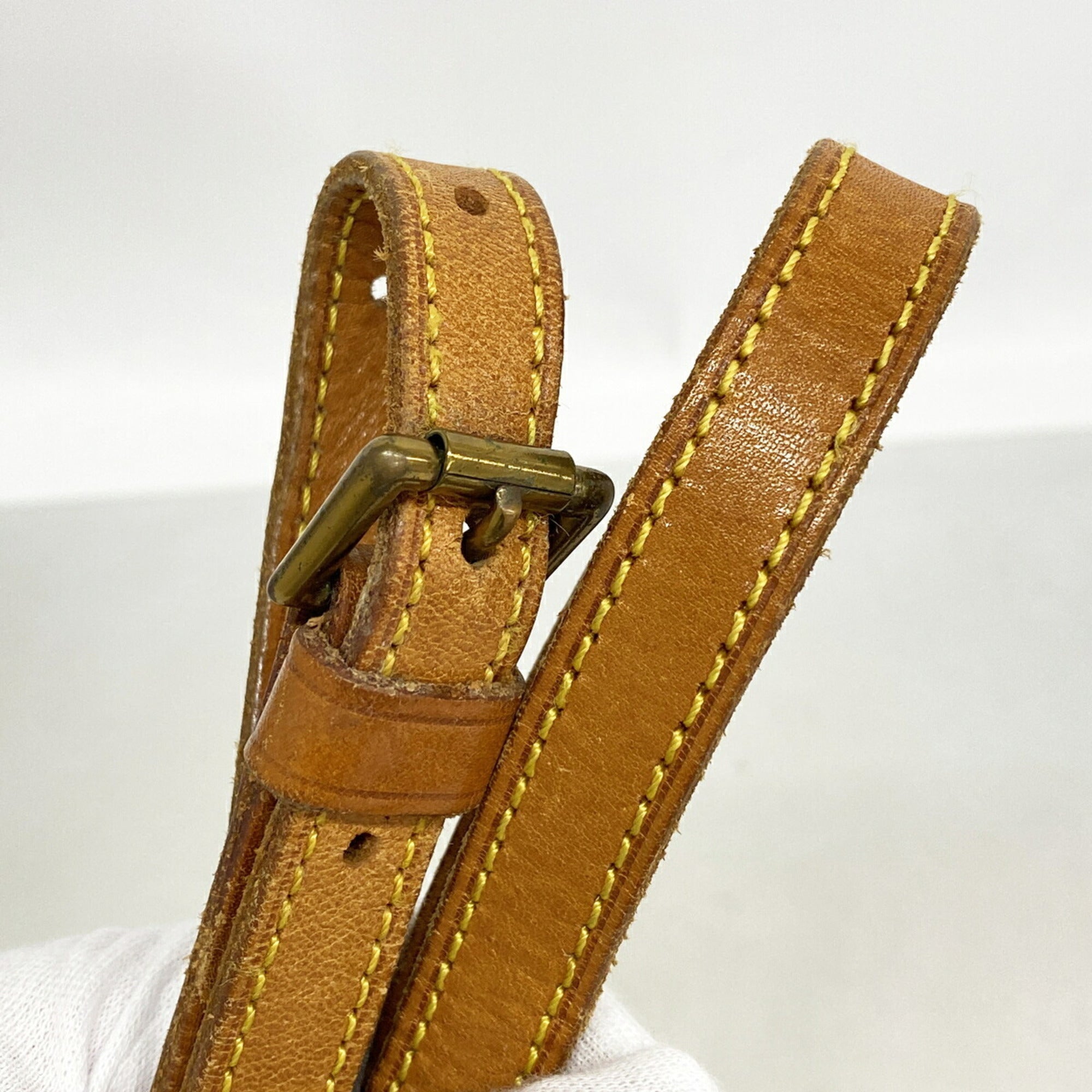 Louis Vuitton Brown Shoulder Bag (Pre-Owned)