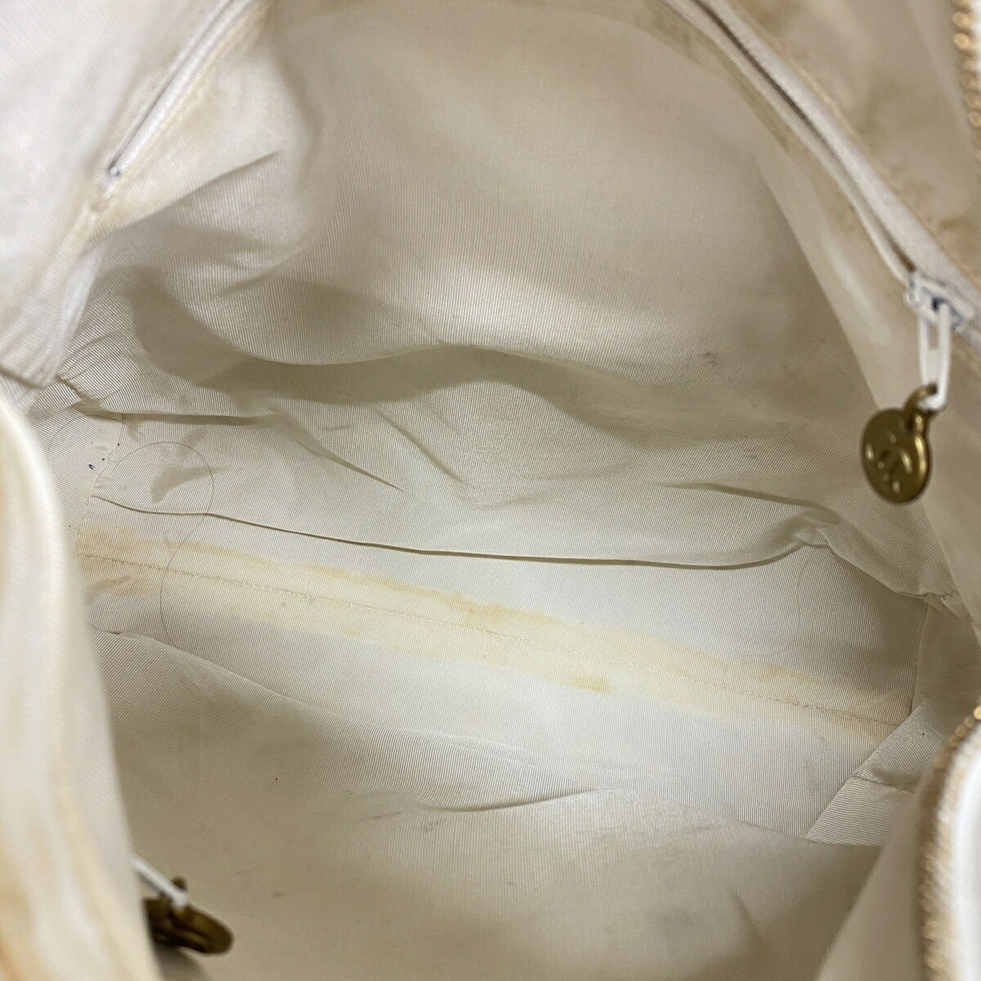 Chanel White Leather Shoulder Bag (Pre-Owned)