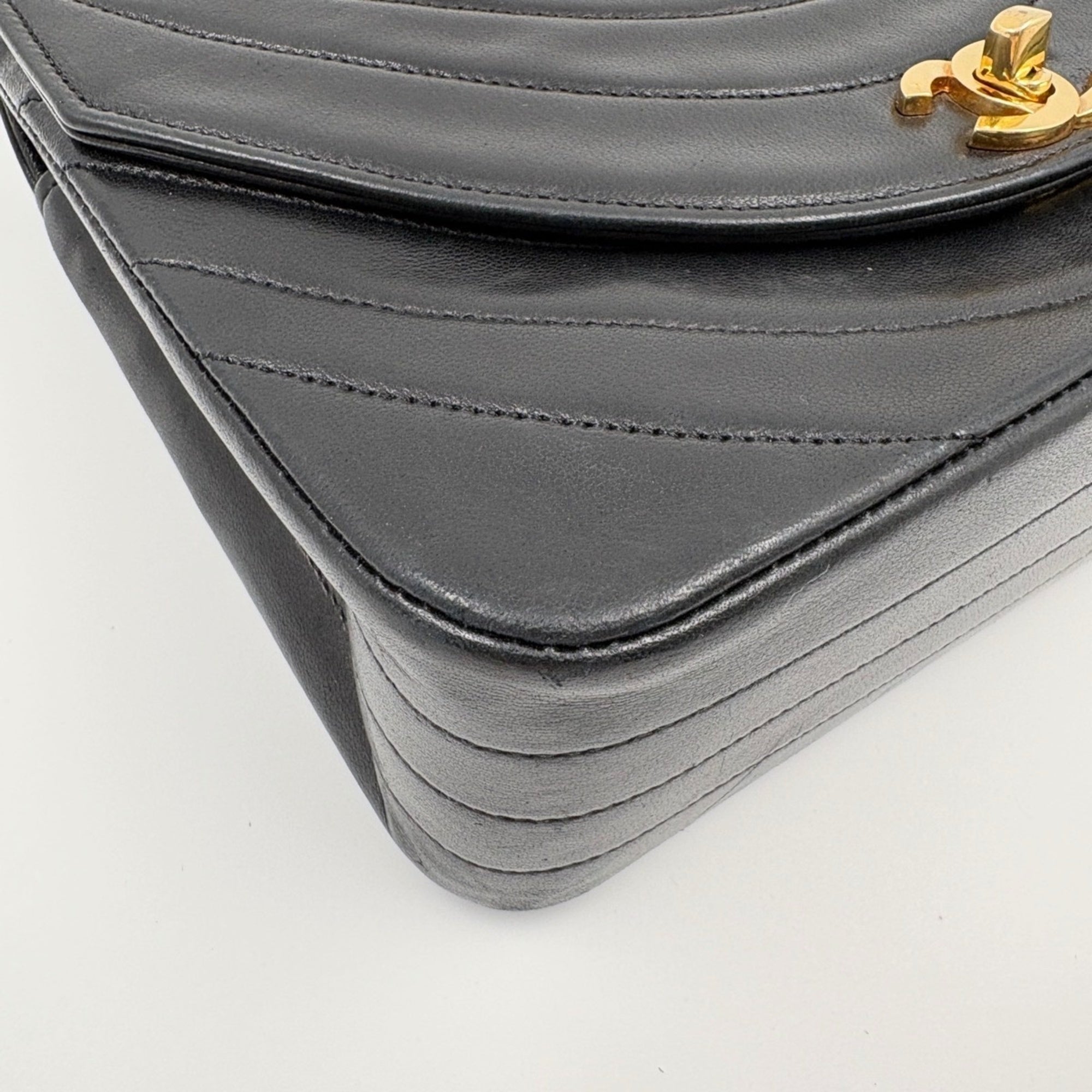 Chanel Black Handbag (Pre-Owned)