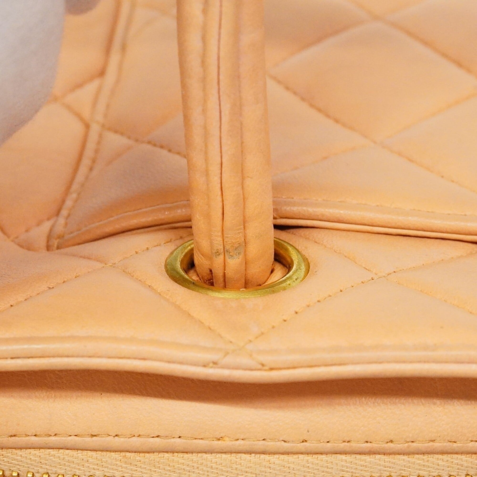 Chanel Beige Leather Handbag (Pre-Owned)
