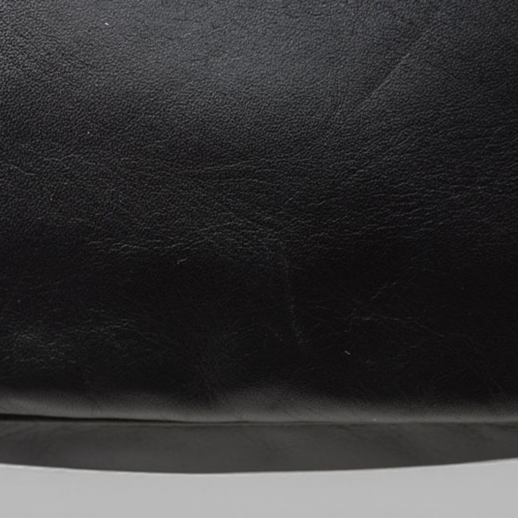 Loewe Black Leather Shoulder Bag (Pre-Owned)