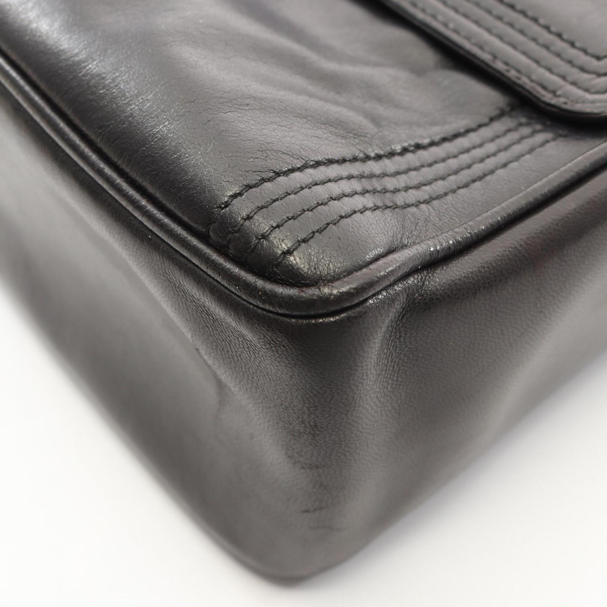 Chanel Black Leather Shoulder Bag (Pre-Owned)