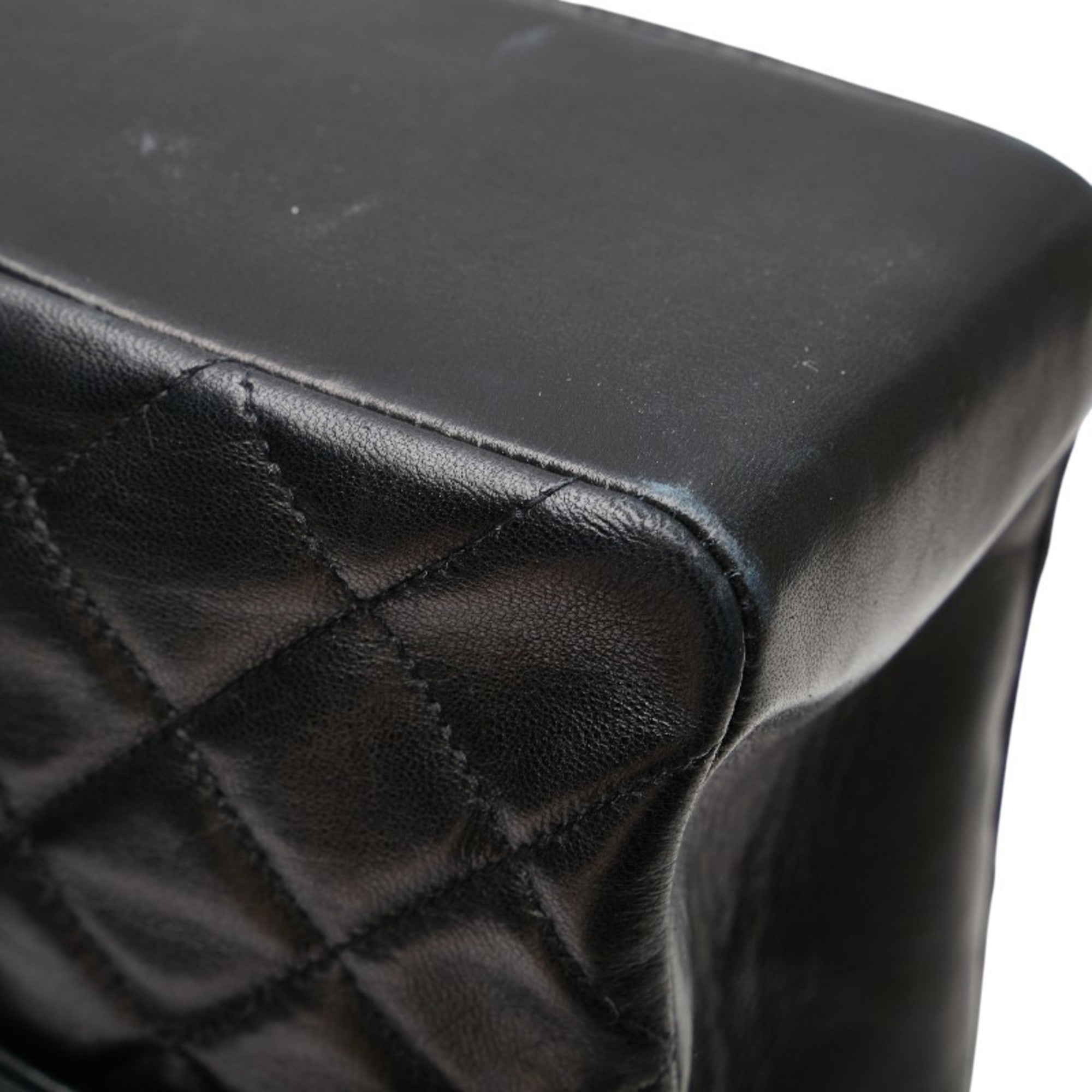 Chanel Matelasse Black Leather Handbag (Pre-Owned)