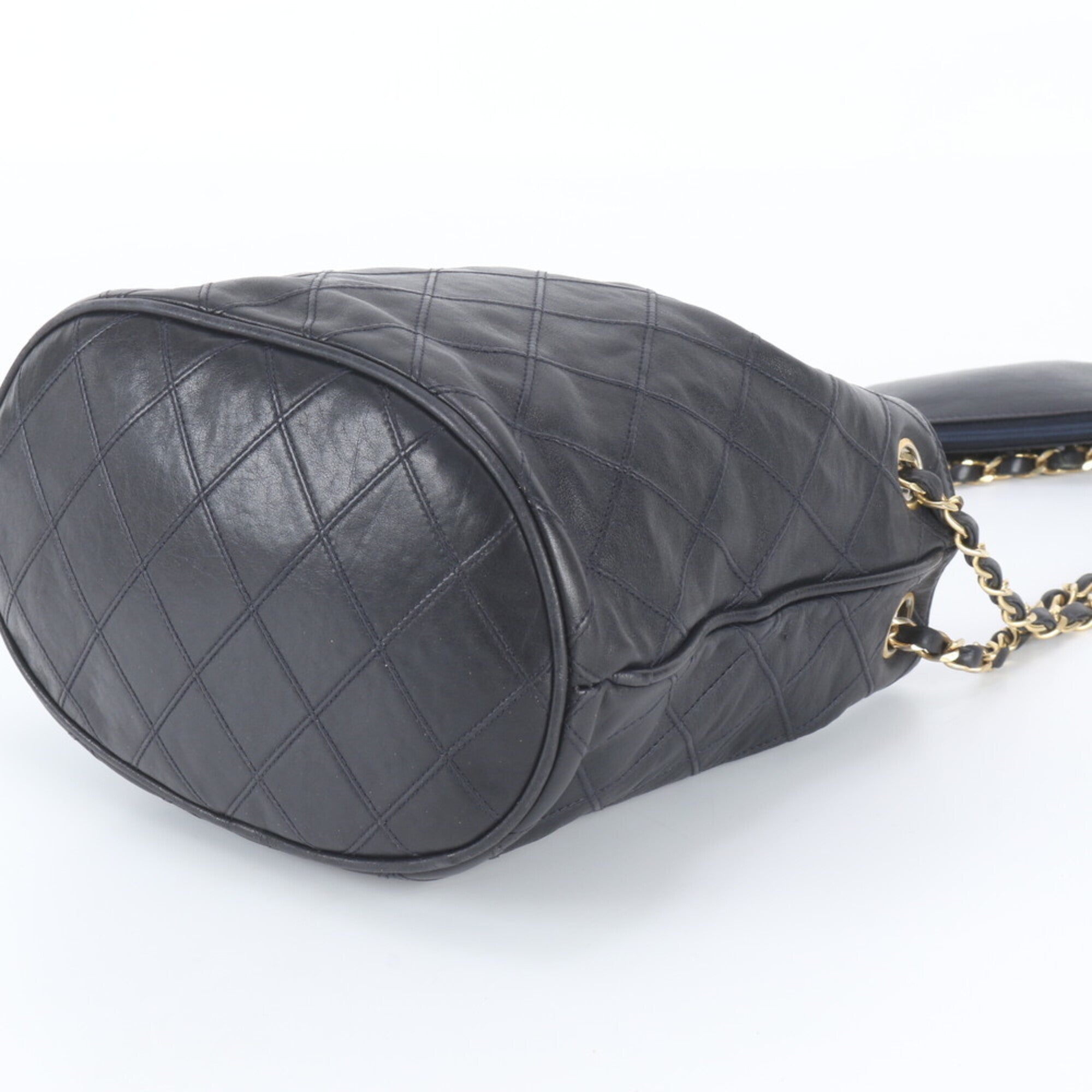Chanel Black Leather Shoulder Bag (Pre-Owned)