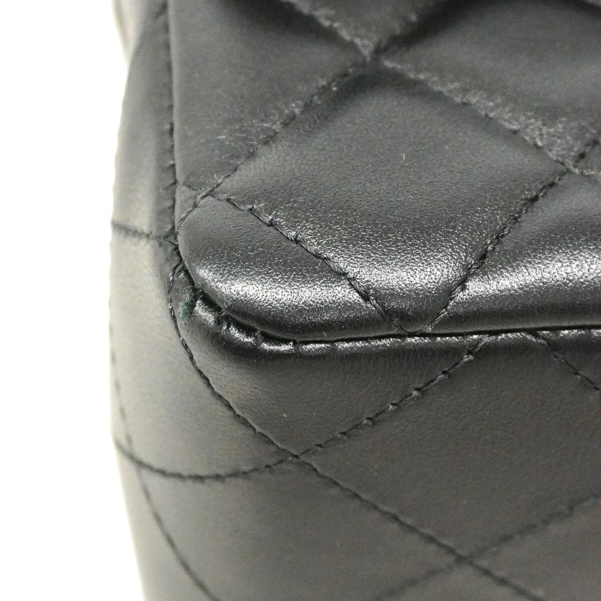 Chanel Black Leather Shoulder Bag (Pre-Owned)