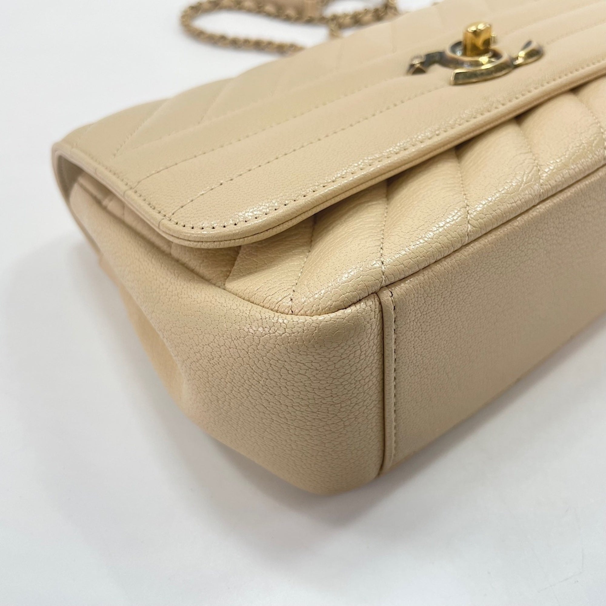 Chanel Beige Shoulder Bag (Pre-Owned)