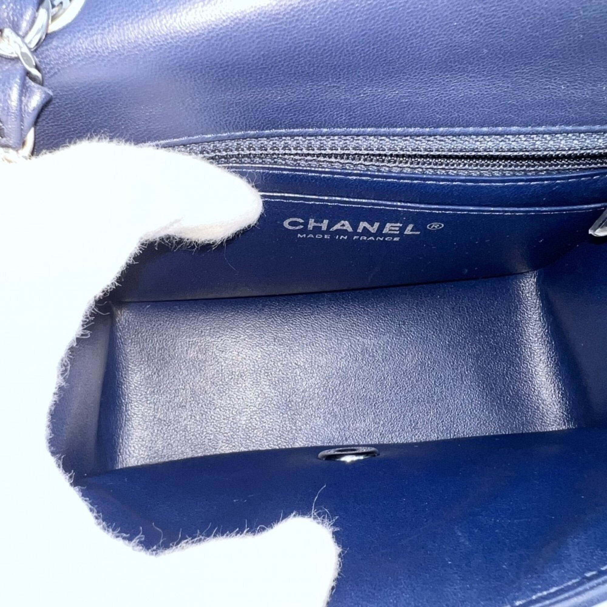 Chanel Blue Leather Shoulder Bag (Pre-Owned)