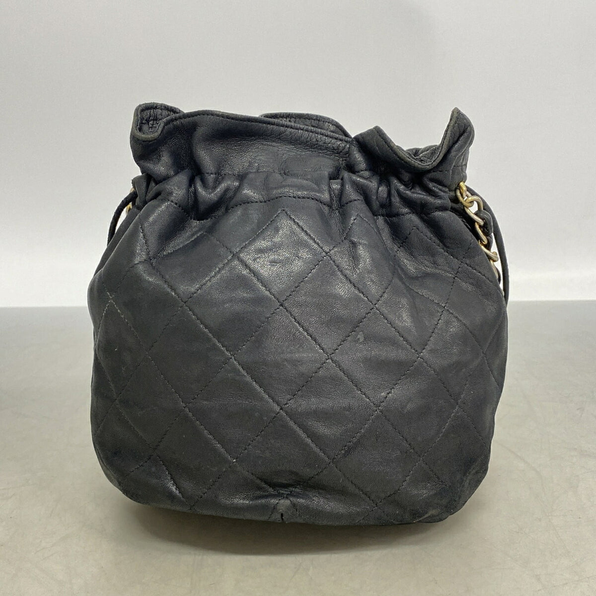 Chanel Black Leather Shoulder Bag (Pre-Owned)