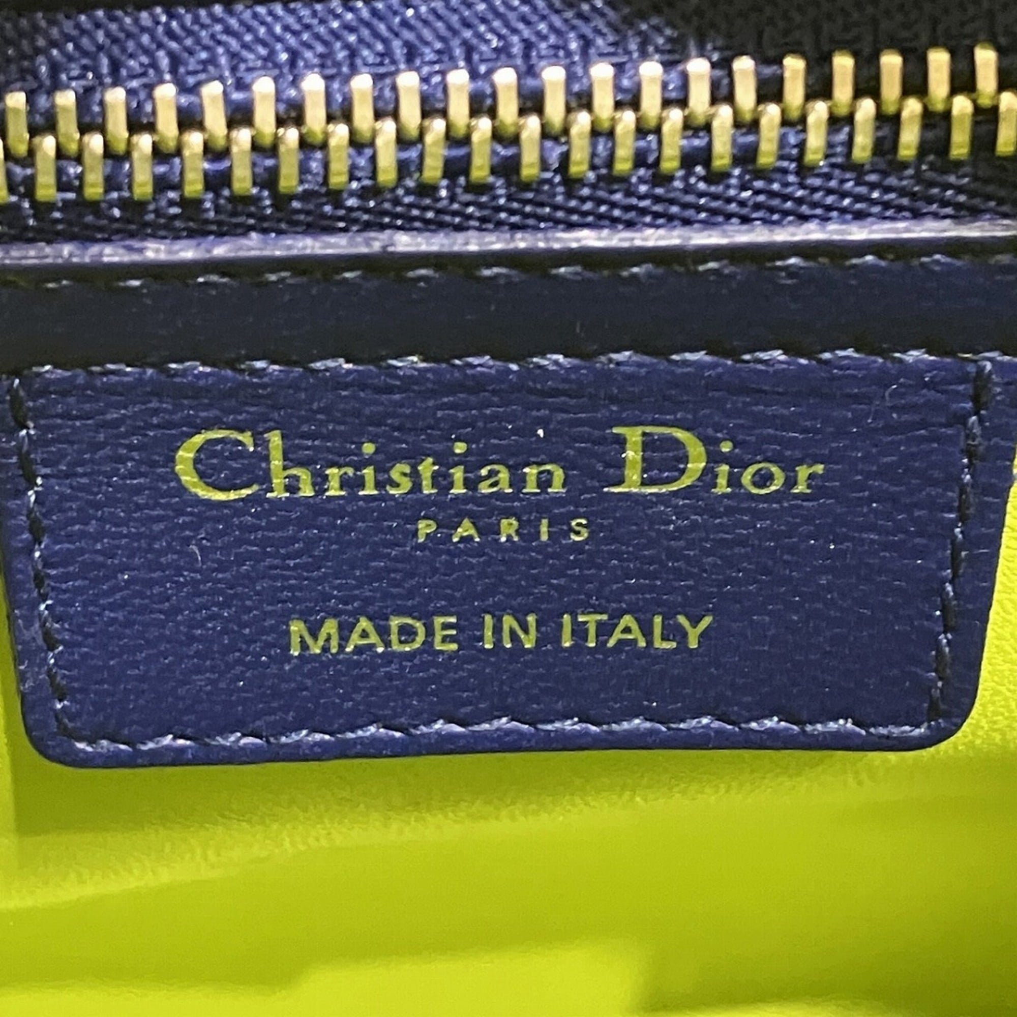 Christian Dior Red Color Leather Handbag (Pre-Owned)