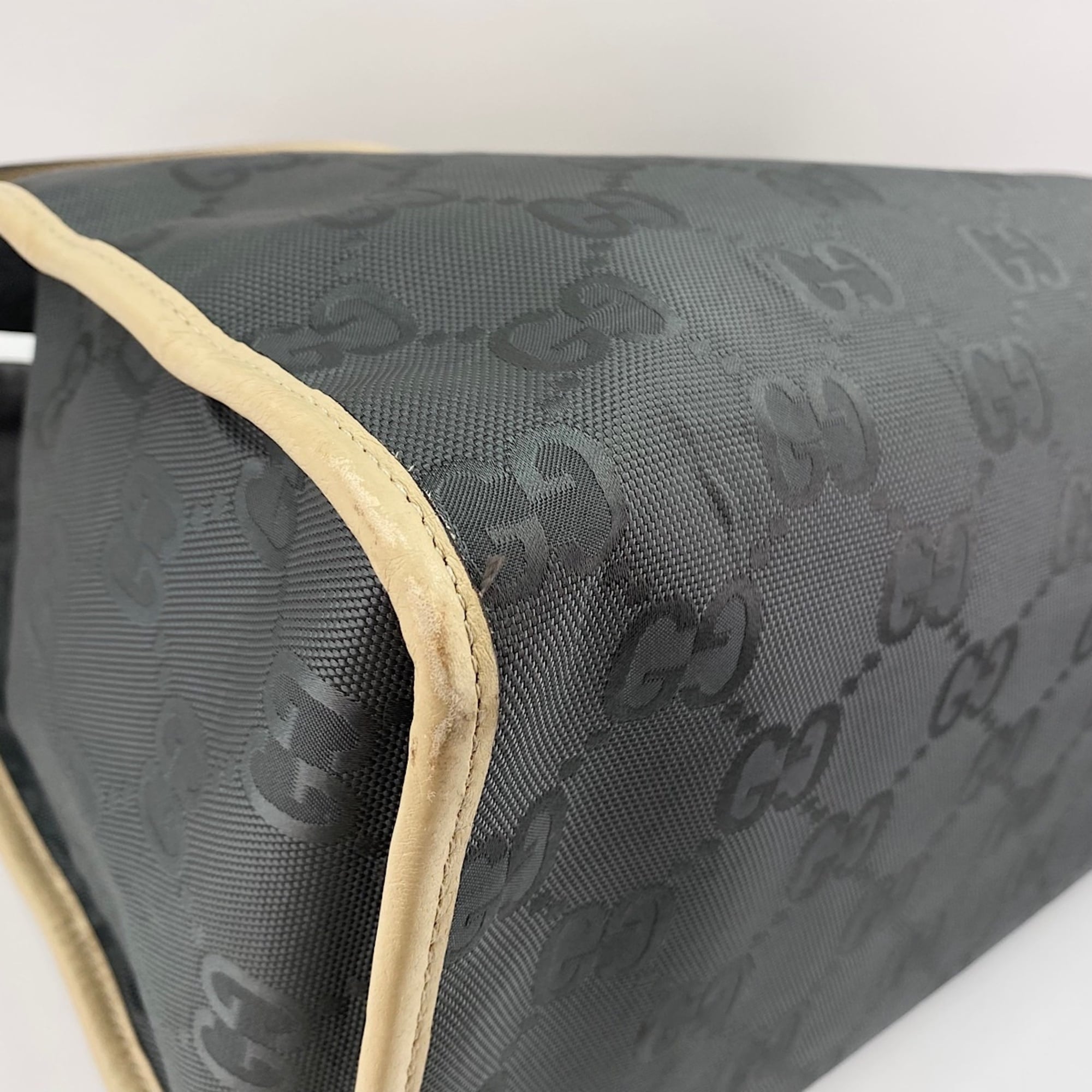 Gucci Gray Handbag Shoulder Bag (Pre-Owned)