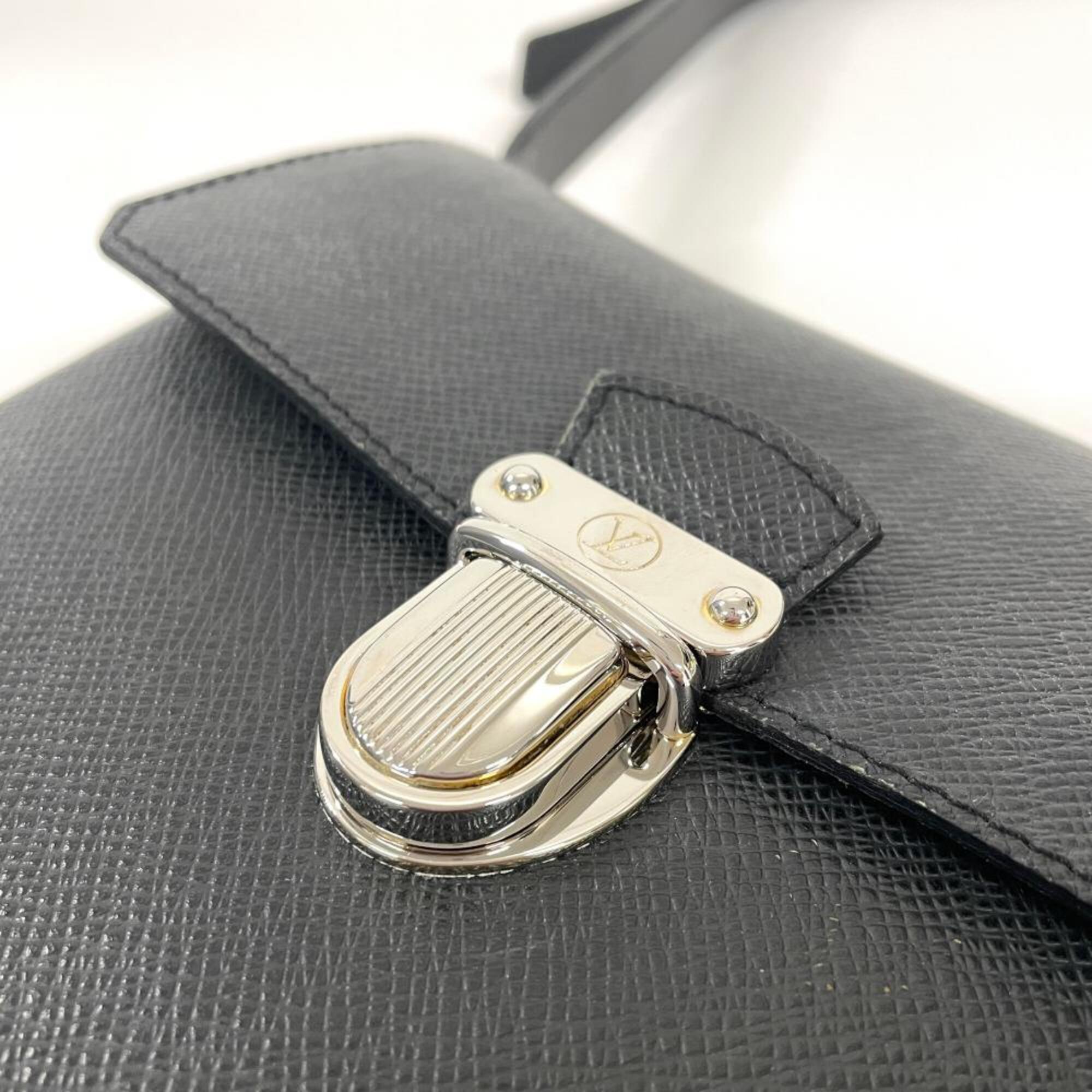 Louis Vuitton Black Taiga Leather Shoulder Bag (Pre-Owned)