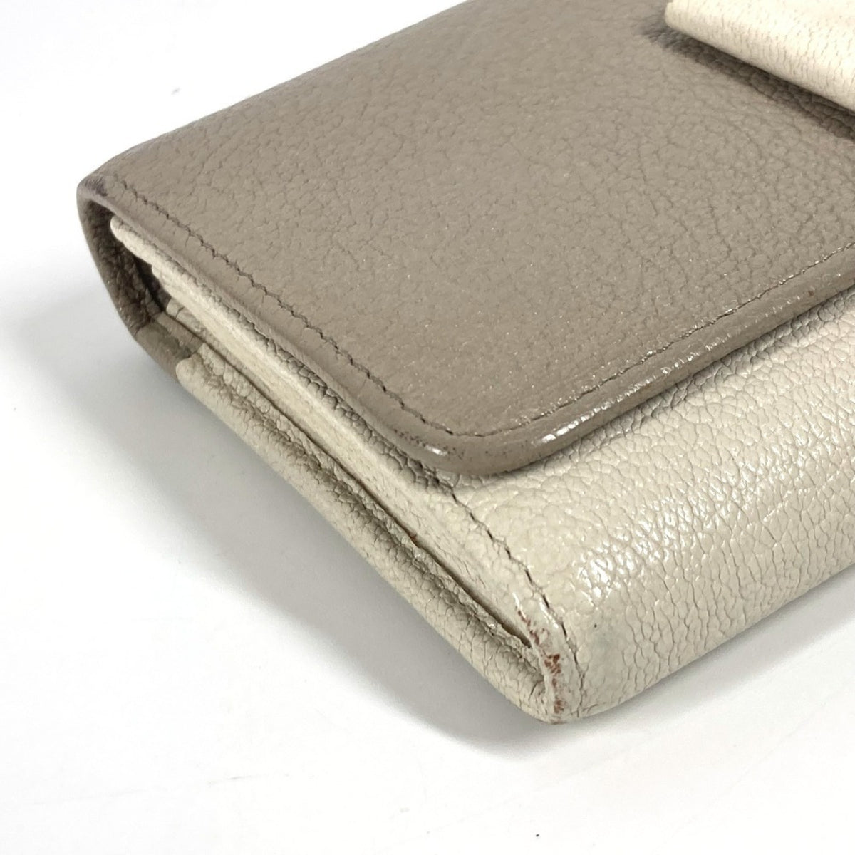 Miu Miu Gray White Leather Long Wallet (Bi-Fold) (Pre-Owned)