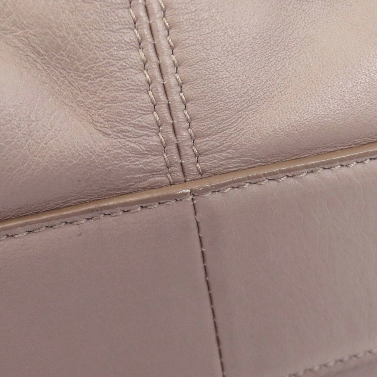 Salvatore Ferragamo Grayish Leather Shoulder Bag (Pre-Owned)