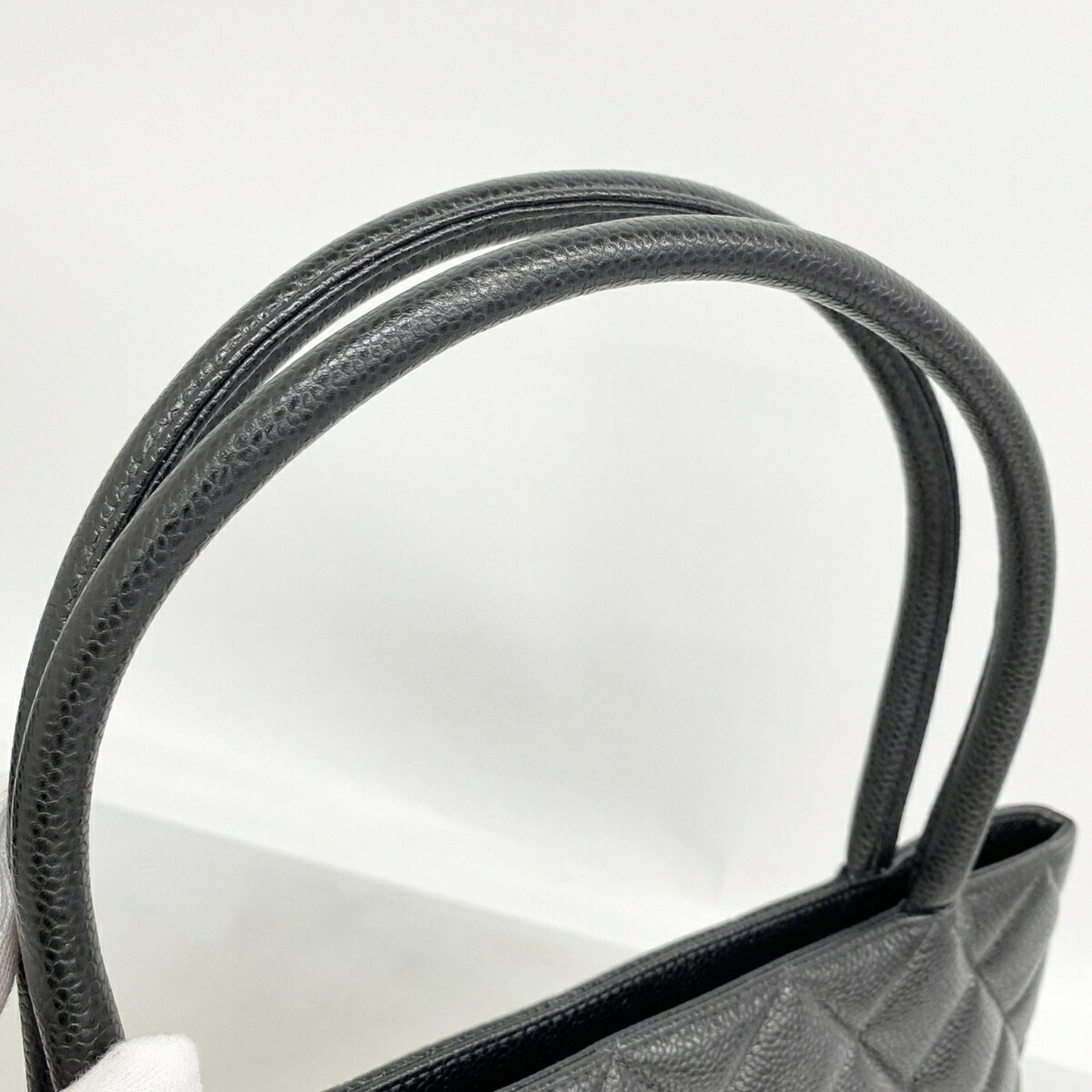 Chanel Black Grained Calfskin Tote Bag (Pre-Owned)