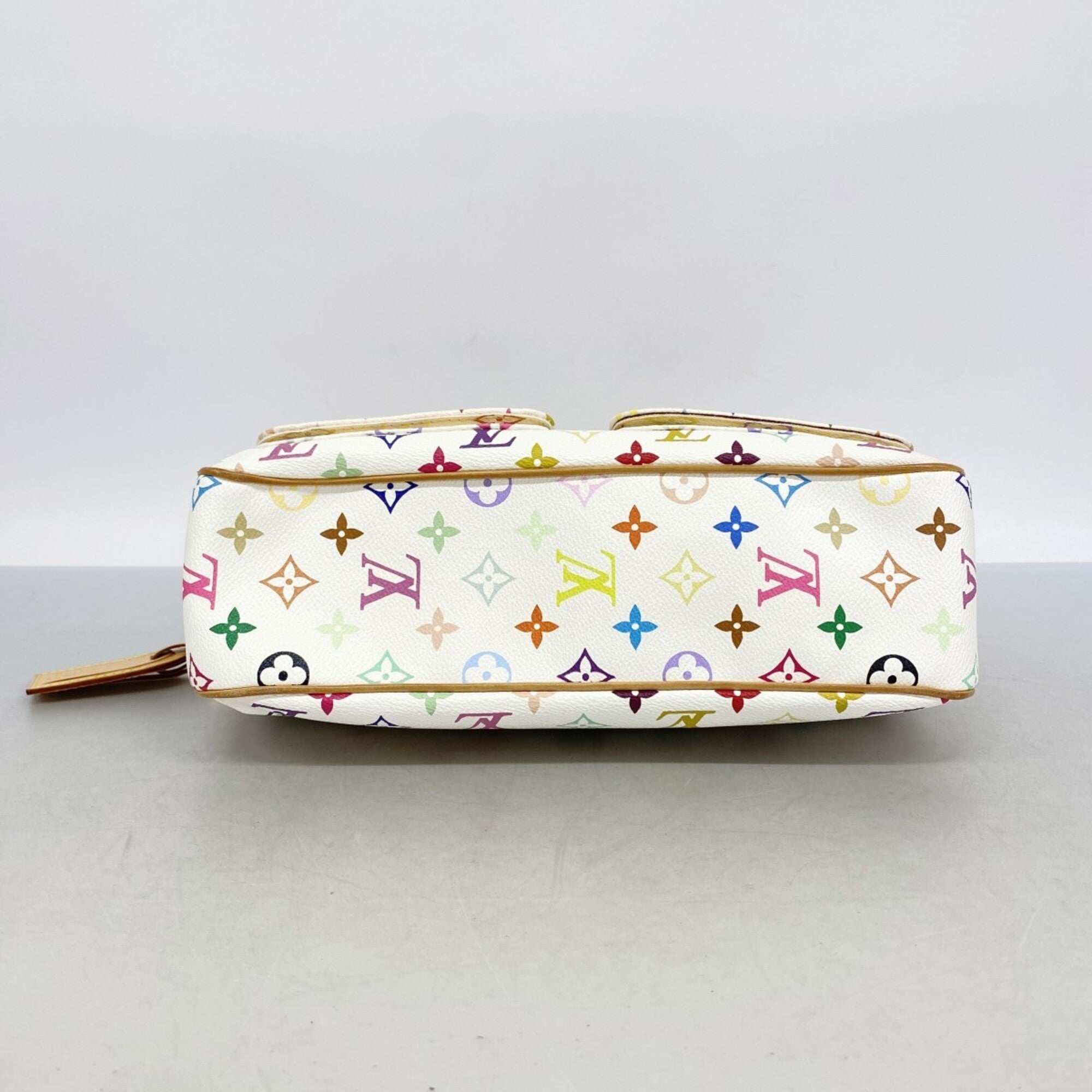 Louis Vuitton White Shoulder Bag (Pre-Owned)