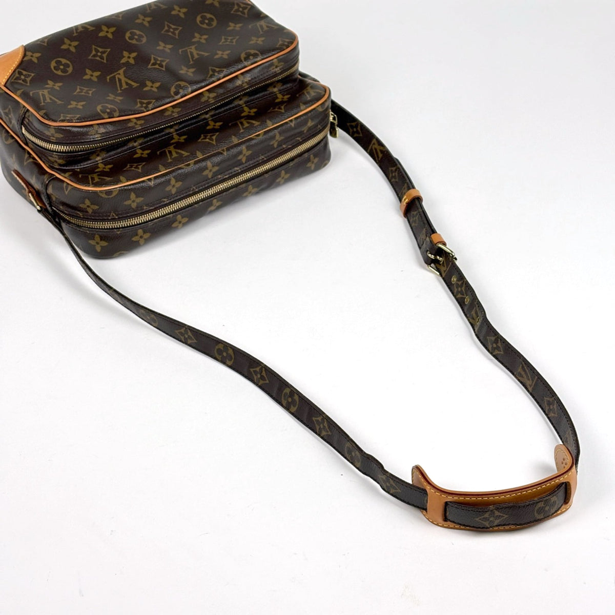 Louis Vuitton Brown Monogram Shoulder Bag (Pre-Owned)
