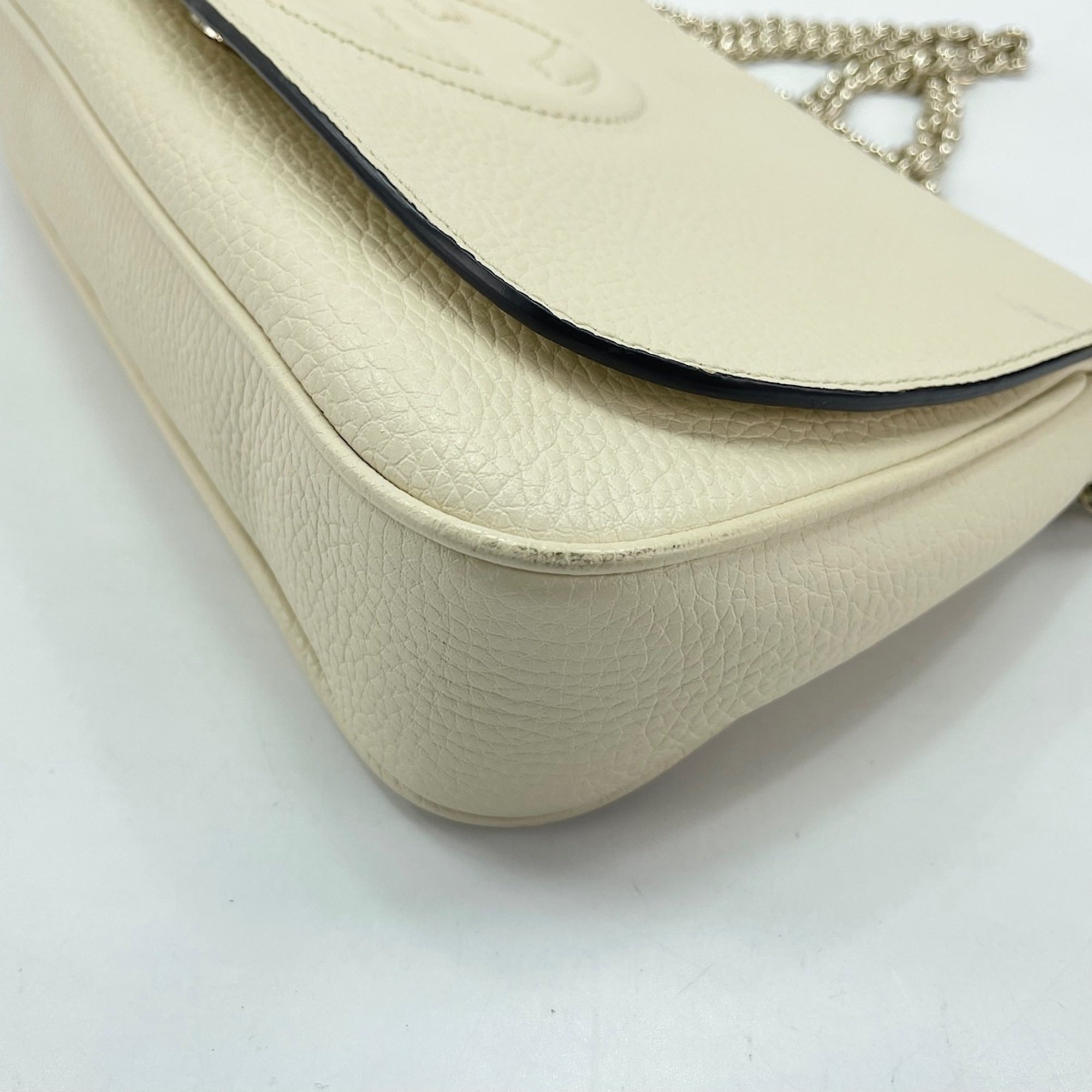 Gucci White Shoulder Bag (Pre-Owned)
