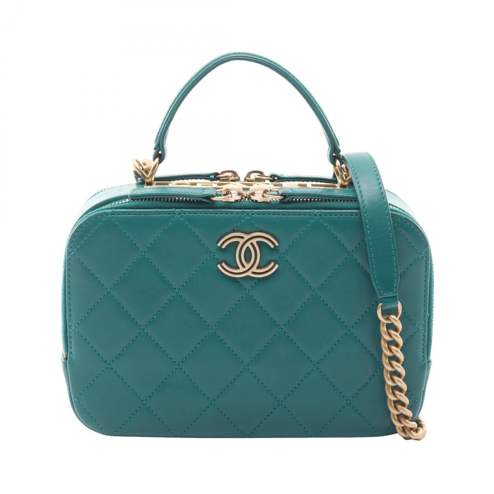 Chanel Green Leather Shoulder Bag (Pre-Owned)