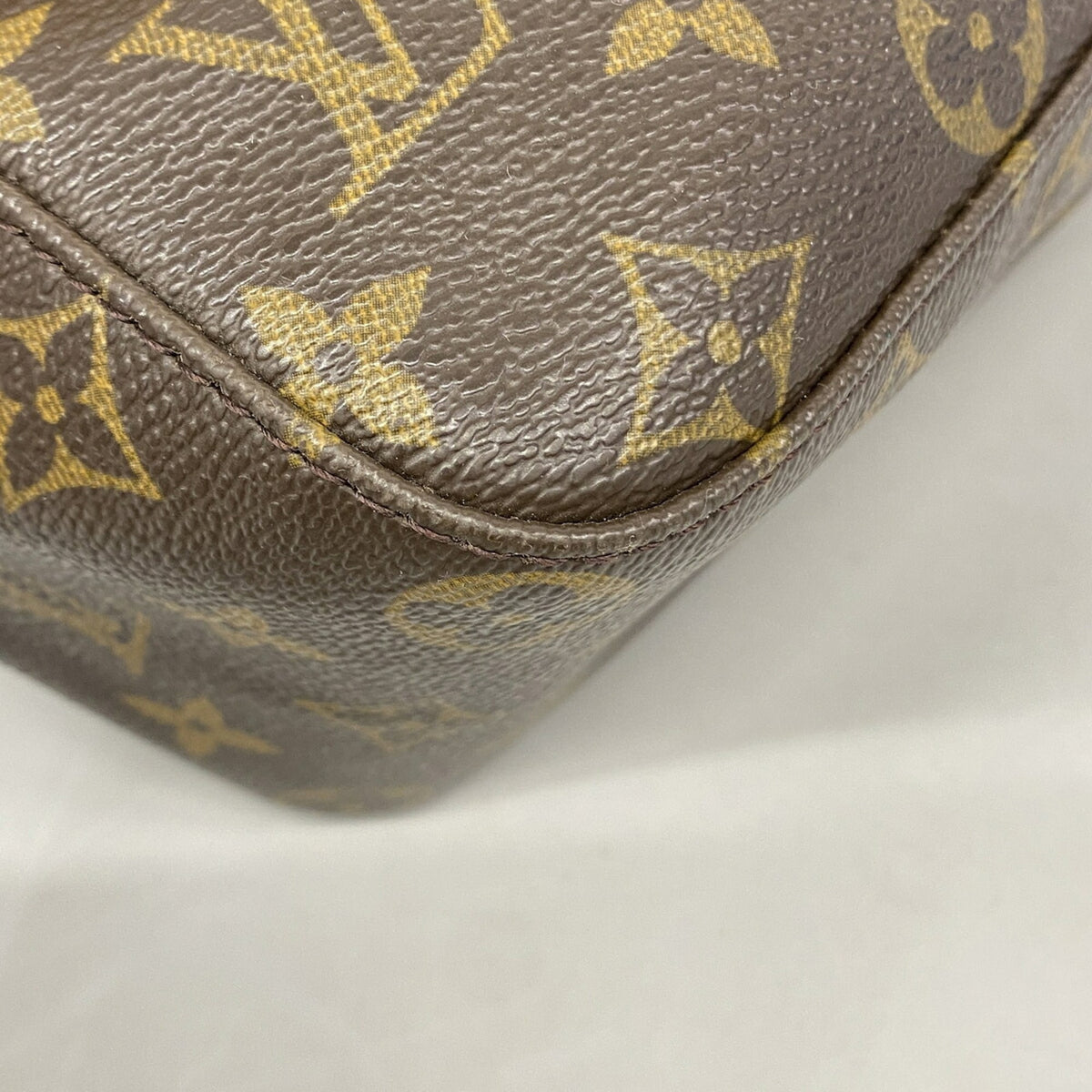 Louis Vuitton Brown Shoulder Bag (Pre-Owned)