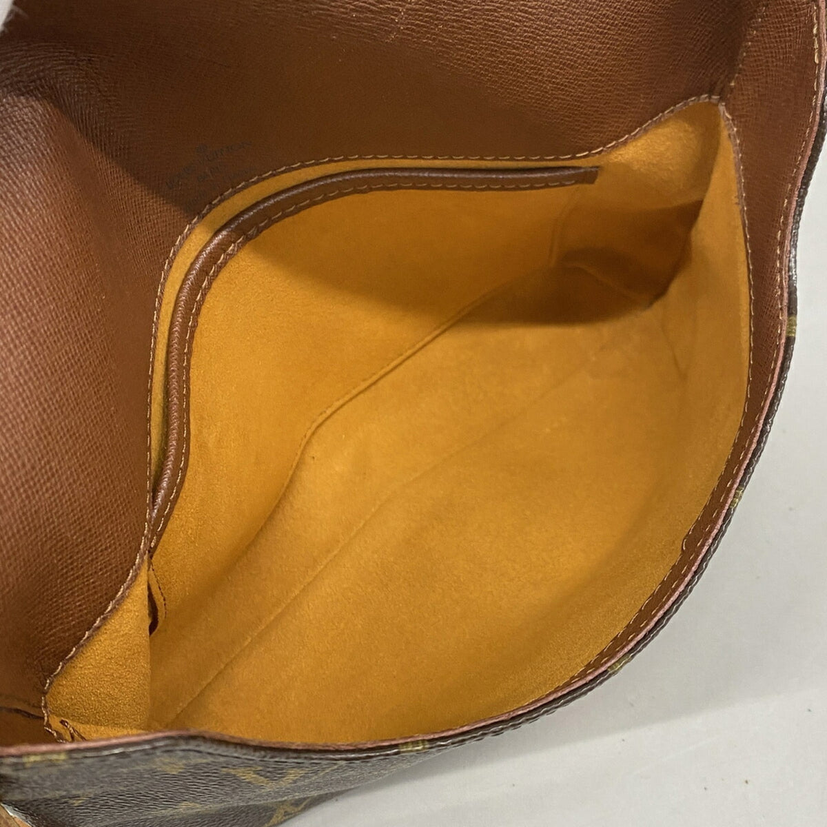 Louis Vuitton Brown Shoulder Bag (Pre-Owned)