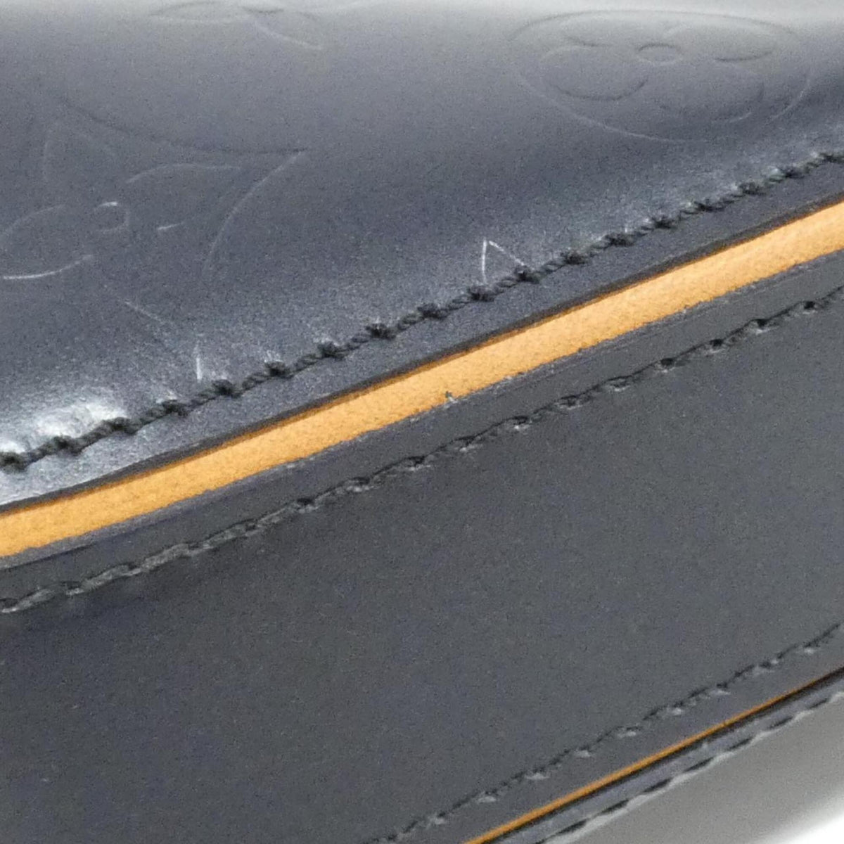 Louis Vuitton Blue Leather Shoulder Bag (Pre-Owned)