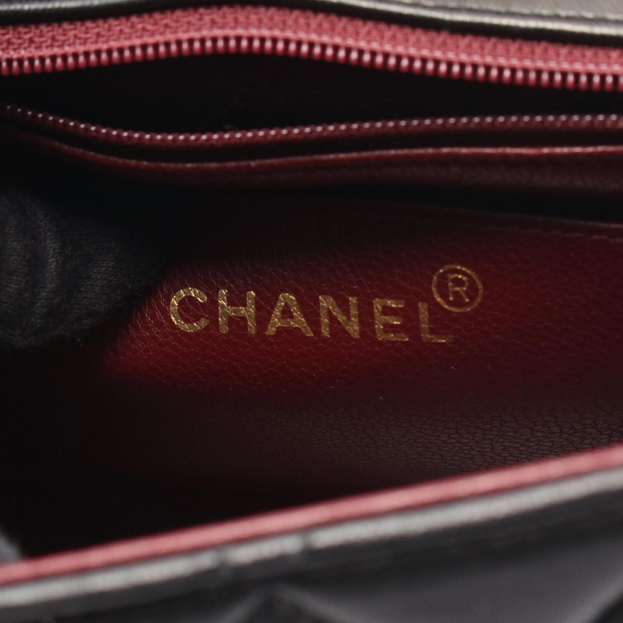Chanel Black Leather Shoulder Bag (Pre-Owned)