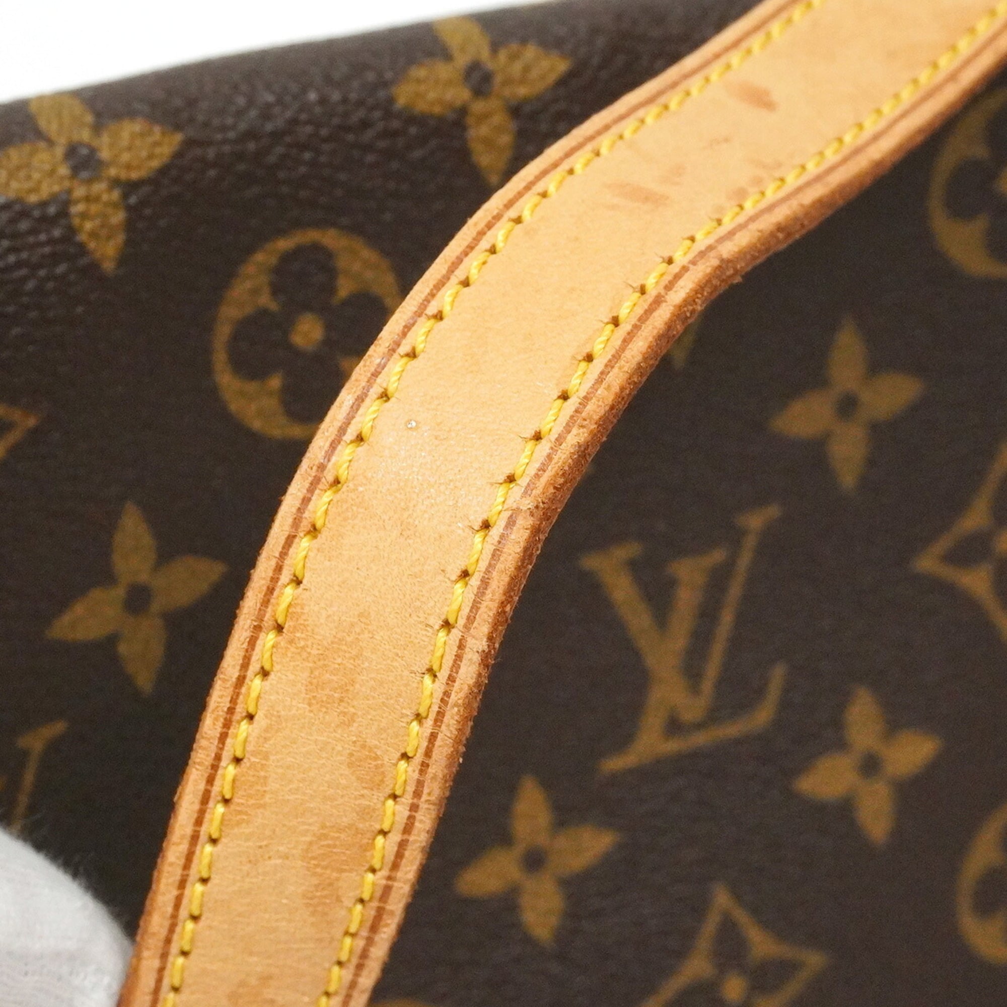 Louis Vuitton Brown Shoulder Bag (Pre-Owned)