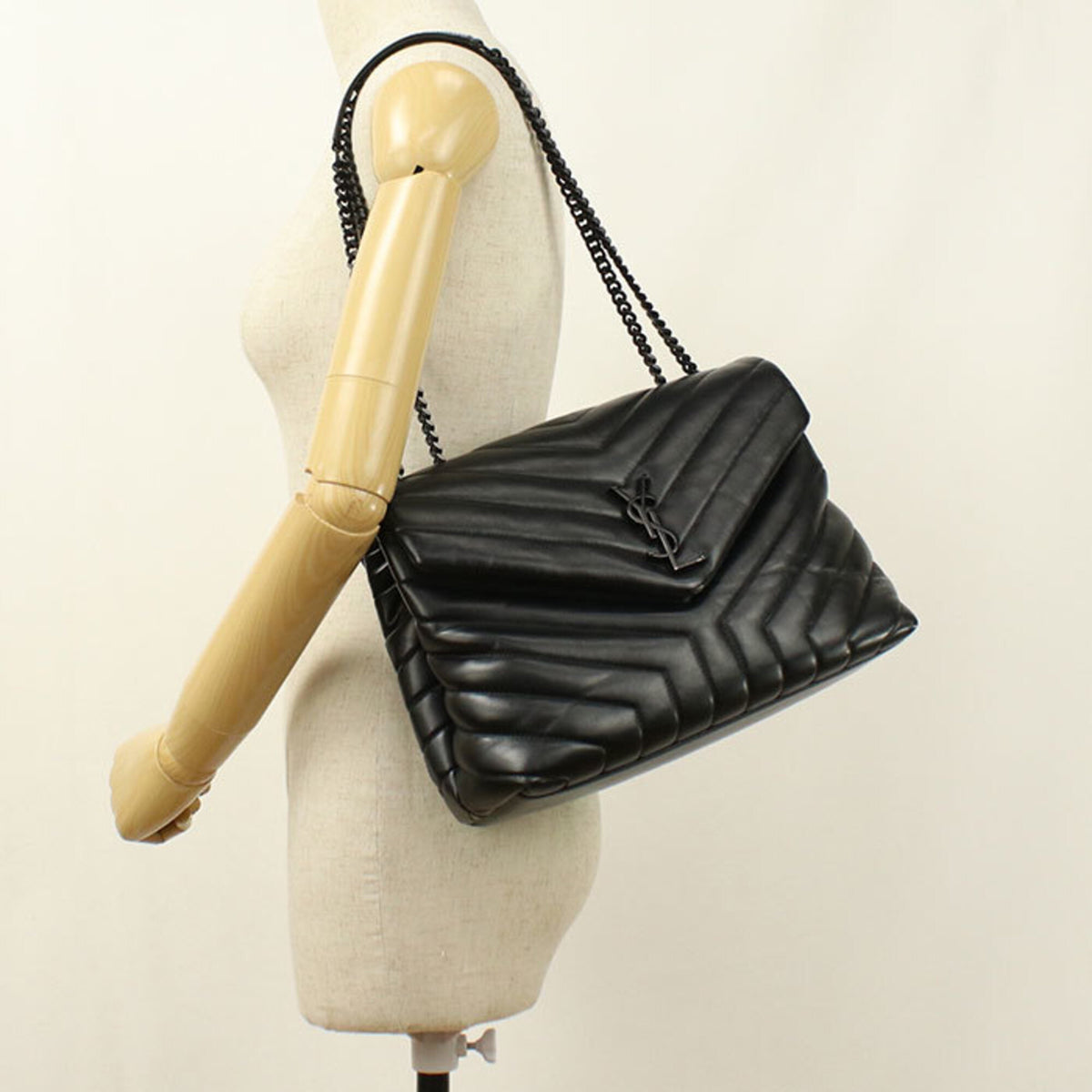 Saint Laurent Black Leather Shoulder Bag (Pre-Owned)