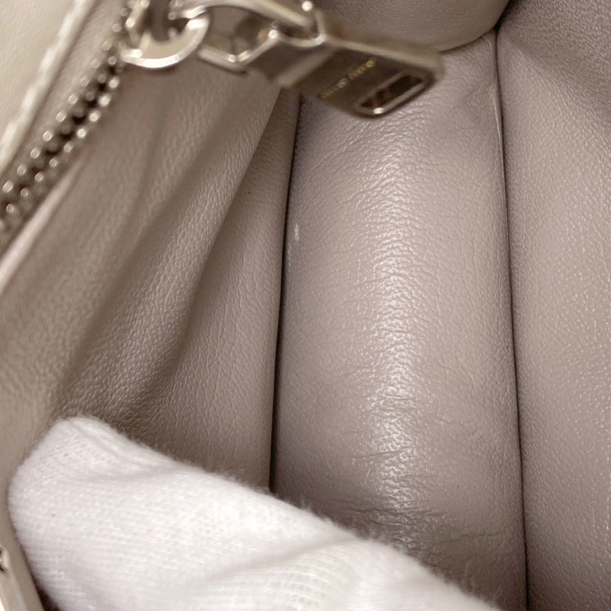 Miu Miu White Leather Handbag (Pre-Owned)