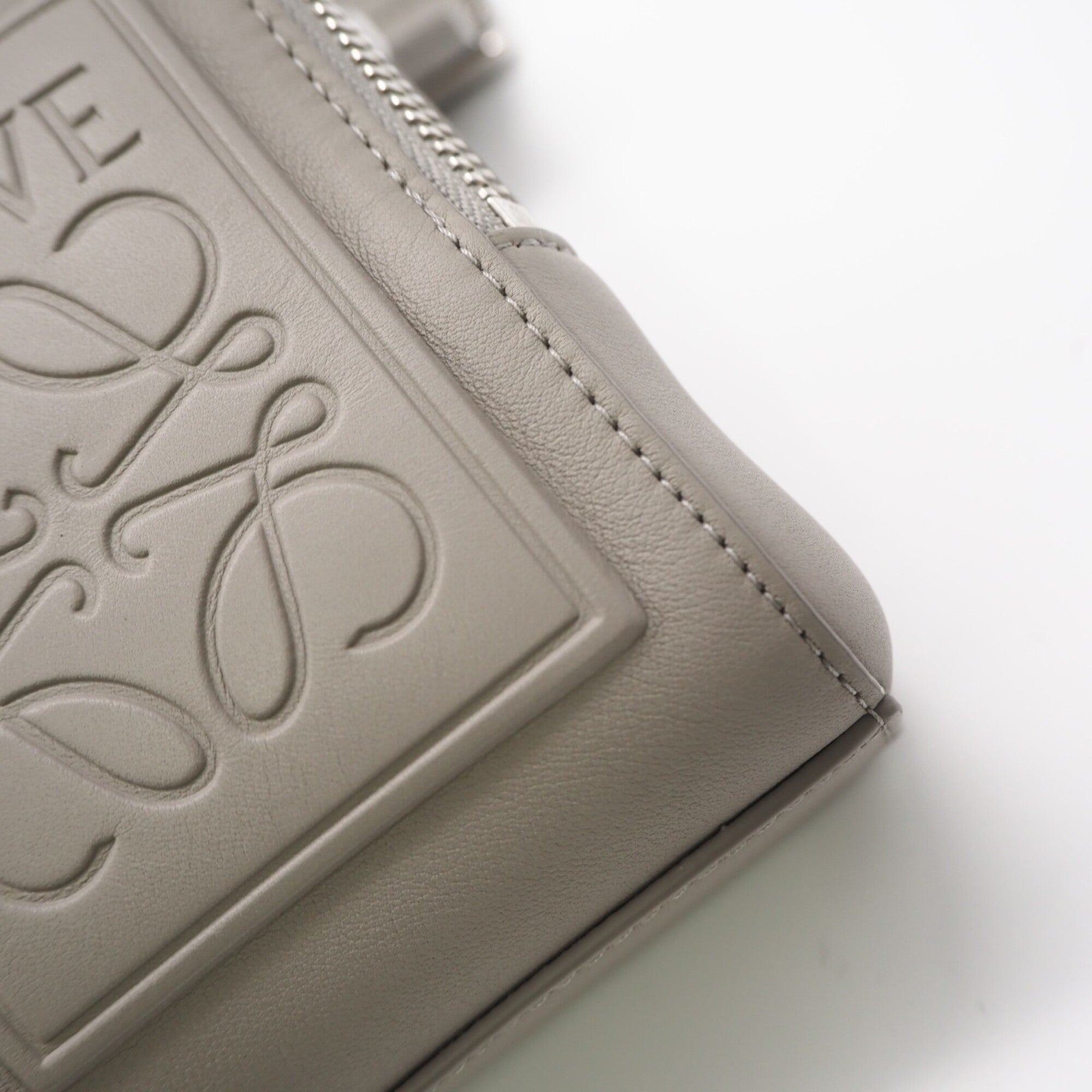 Loewe Gray Leather Shoulder Bag (Pre-Owned)