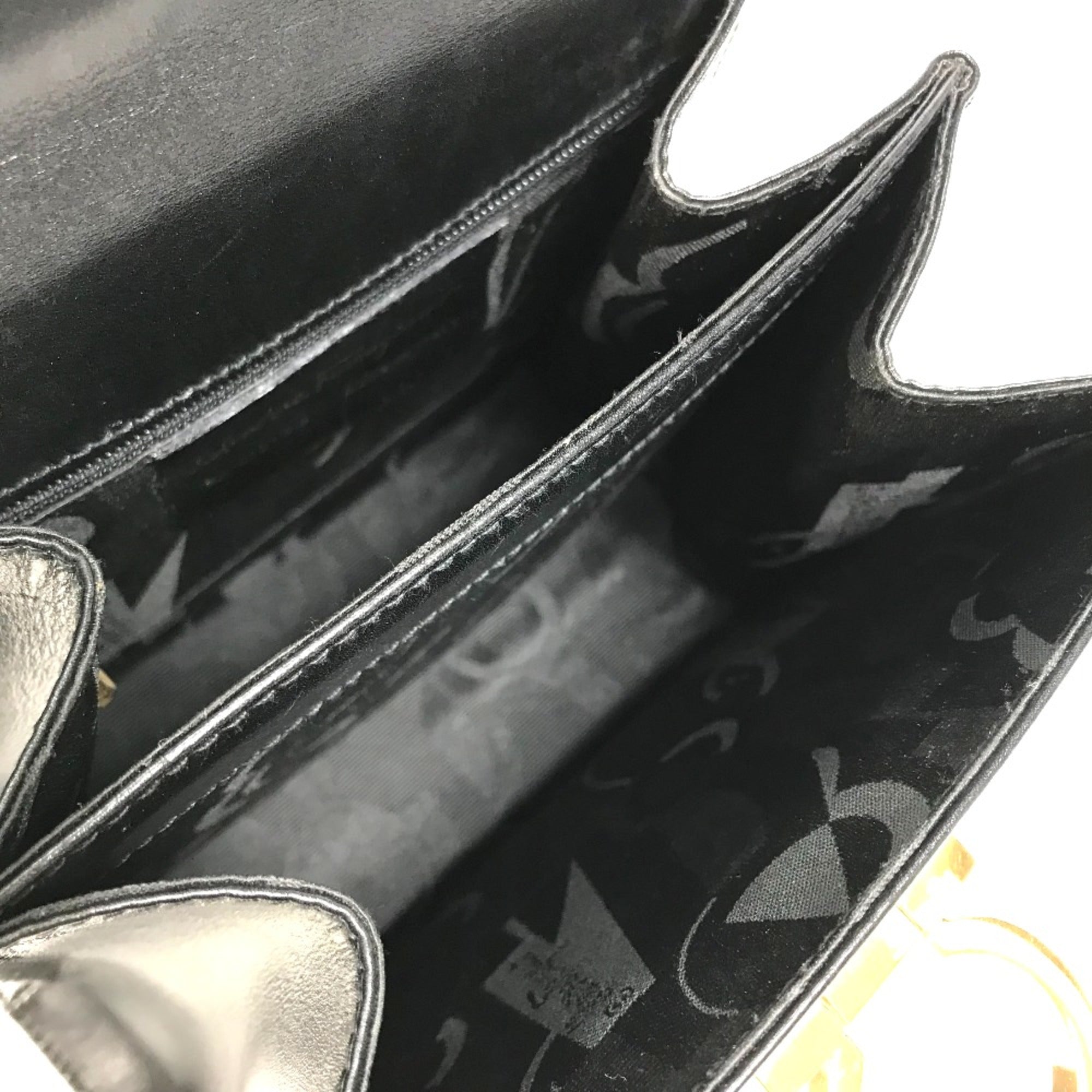Salvatore Ferragamo Black Leather Shoulder Bag (Pre-Owned)