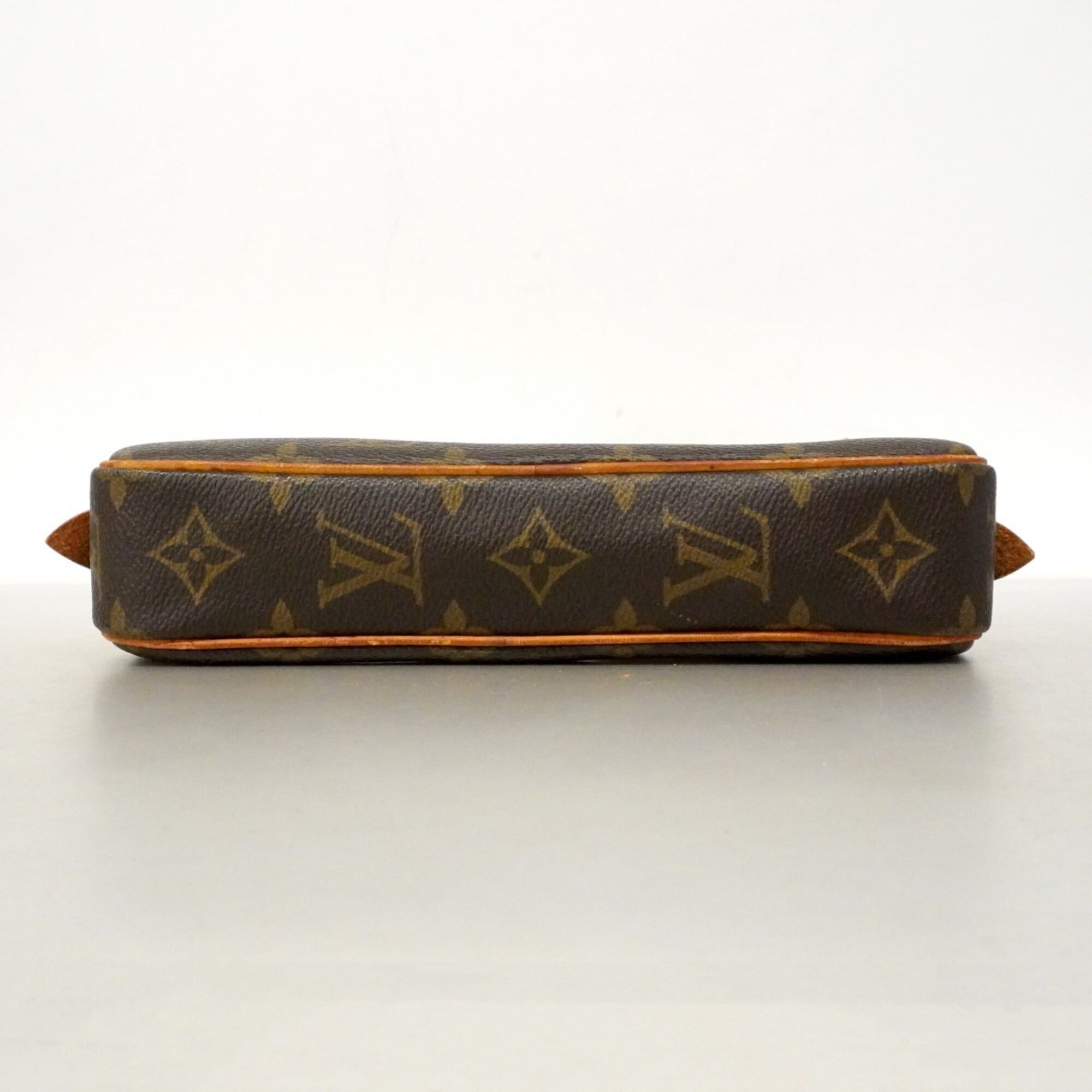 Louis Vuitton Brown Shoulder Bag (Pre-Owned)