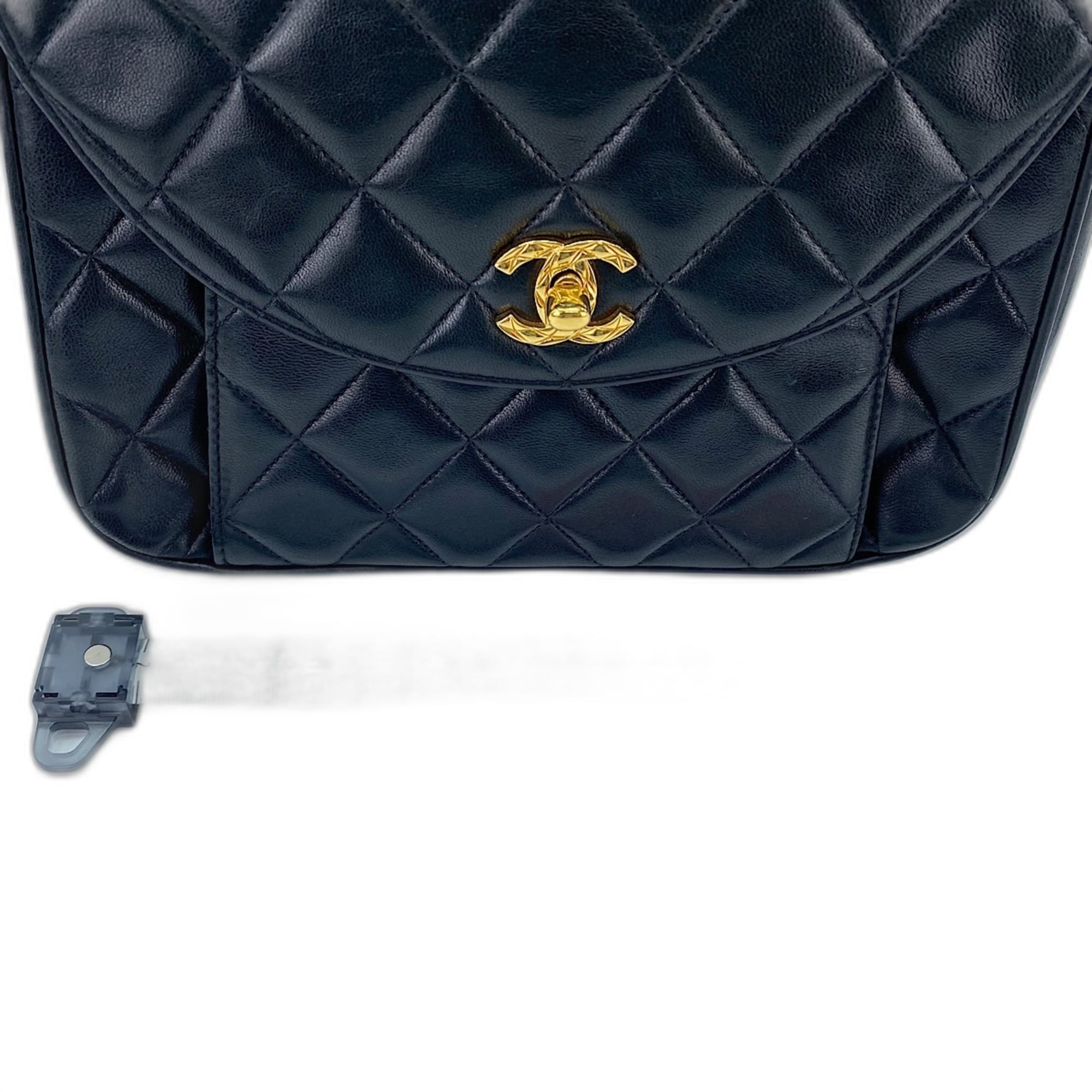 Chanel Black Shoulder Bag (Pre-Owned)
