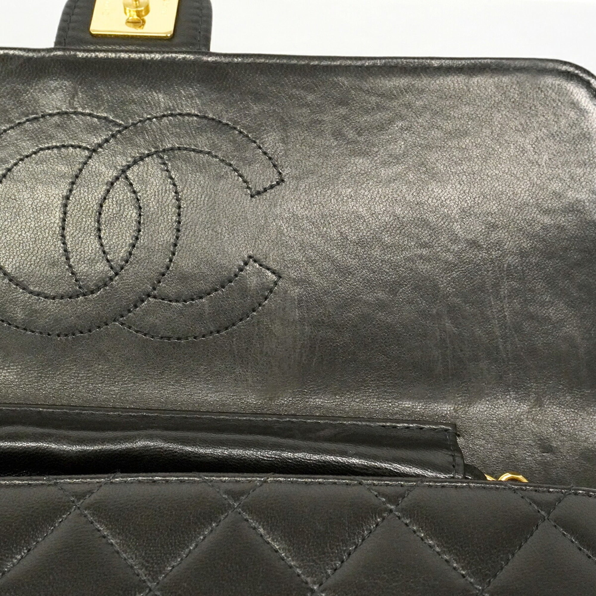 Chanel Black Leather Shoulder Bag (Pre-Owned)