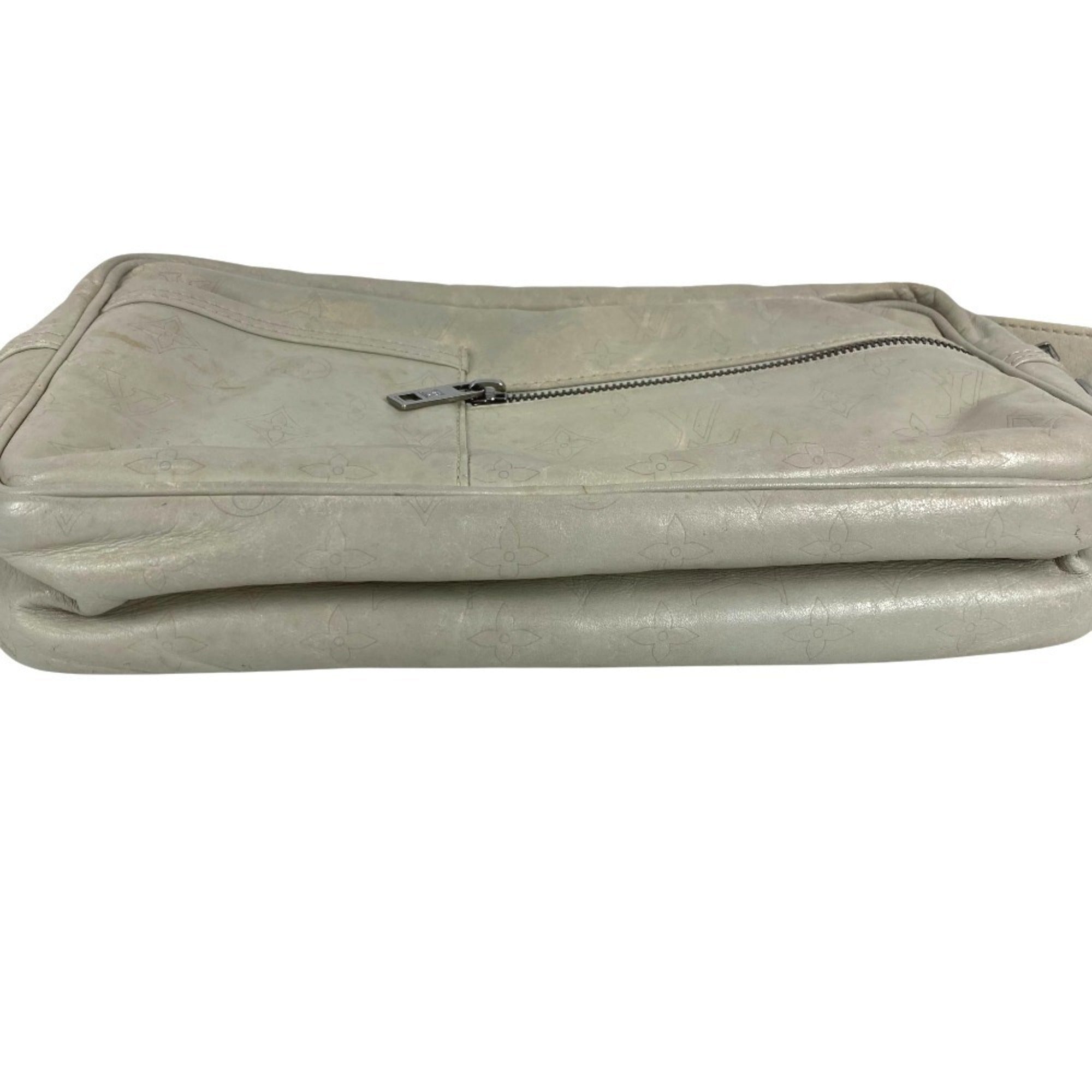 Louis Vuitton Light Gray Leather Pochette Shoulder Bag (Pre-Owned)