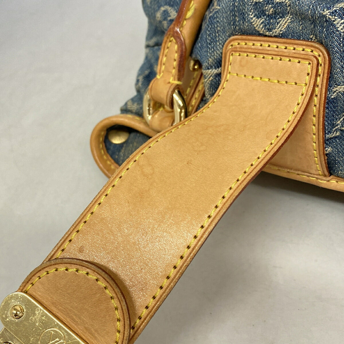 Louis Vuitton Blue Handbag (Pre-Owned)