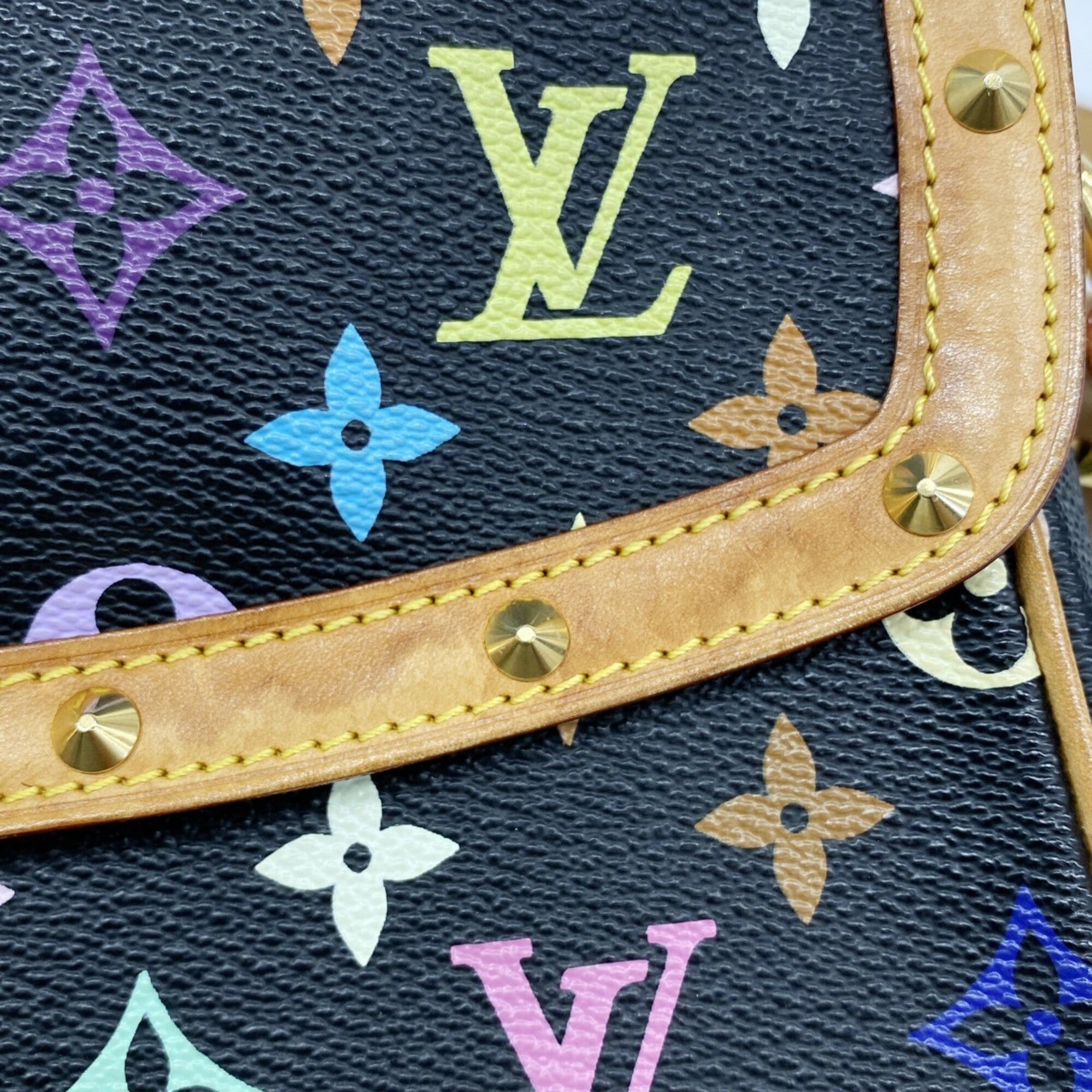 Louis Vuitton Noir Shoulder Bag (Pre-Owned)