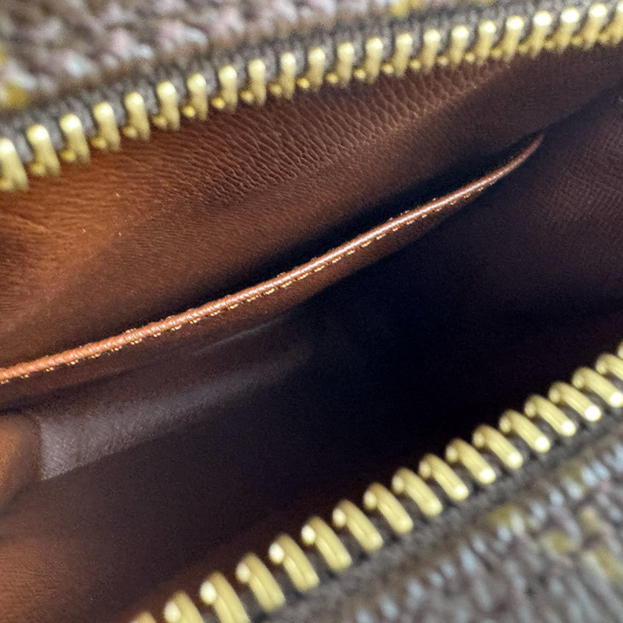 Louis Vuitton Brown Monogram Monogram Shoulder Bag (Pre-Owned)