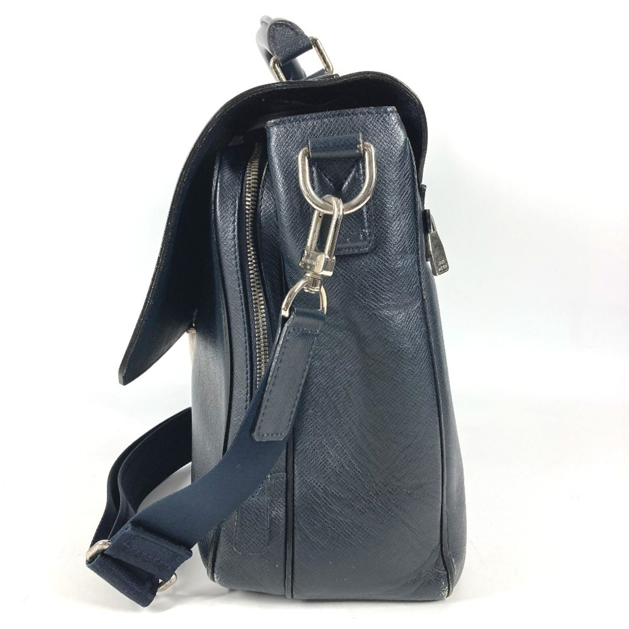 Louis Vuitton Boreal Navy Taiga Leather Handbag Shoulder Bag (Pre-Owned)