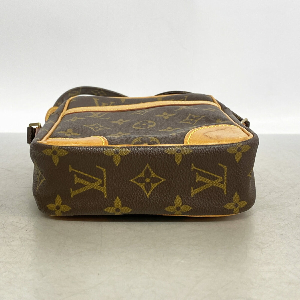 Louis Vuitton Brown Shoulder Bag (Pre-Owned)