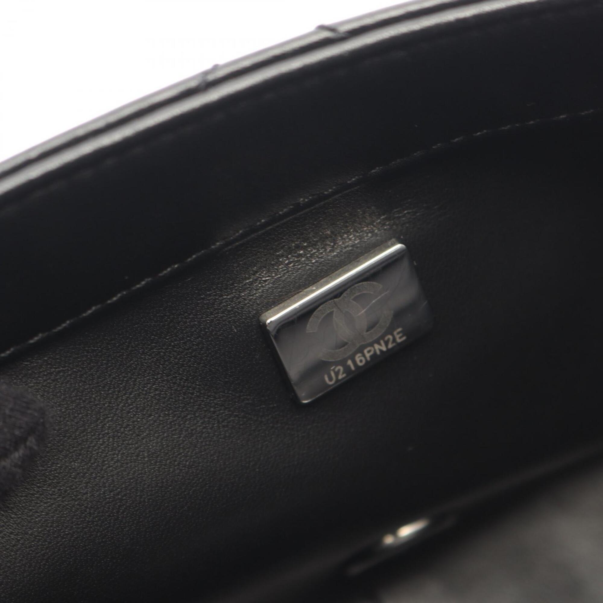 Chanel Black Leather Handbag Shoulder Bag (Pre-Owned)